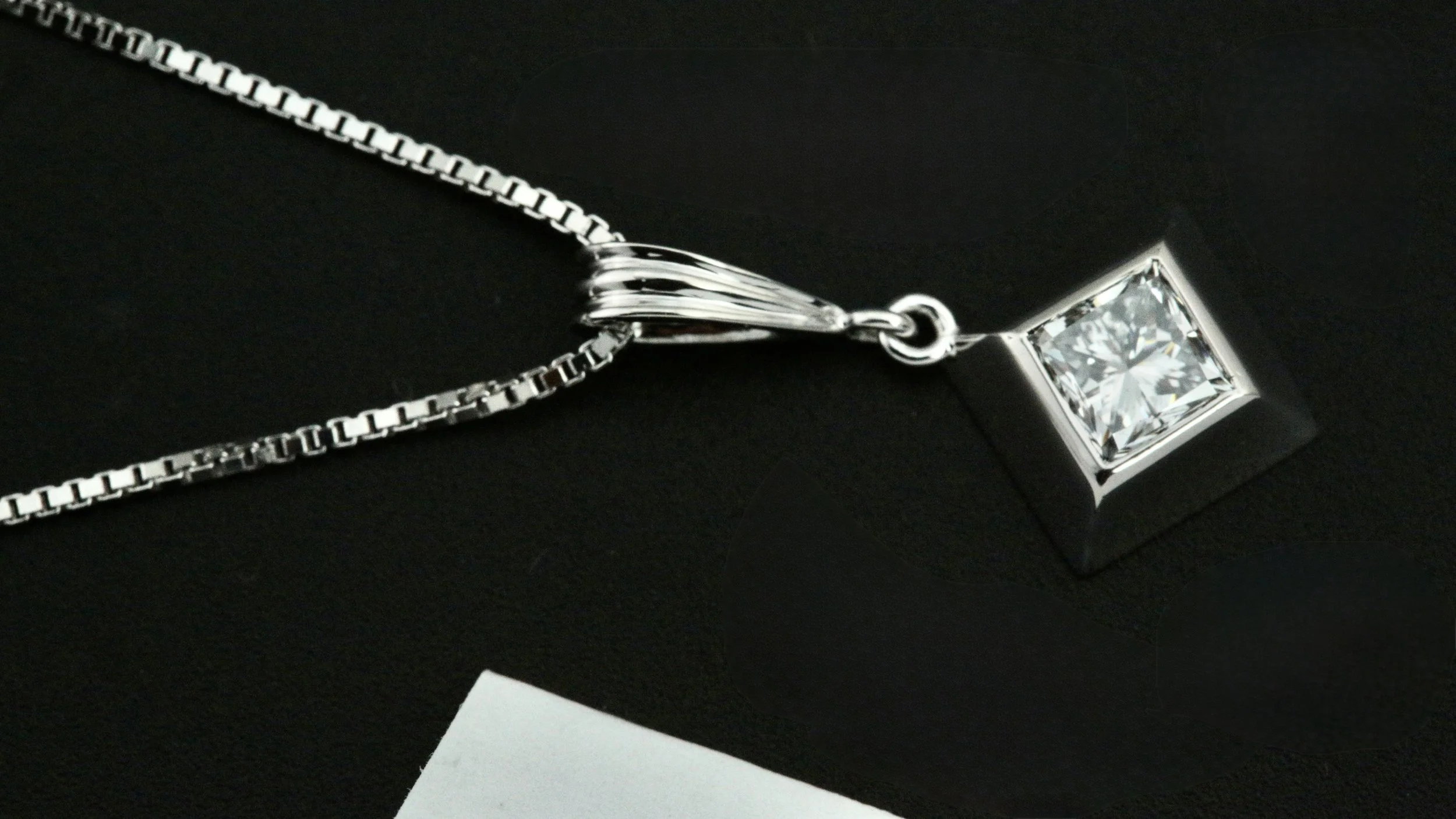 From the Jewelry Box to the Heart: Repurposing Loose Diamonds into Modern Gifts