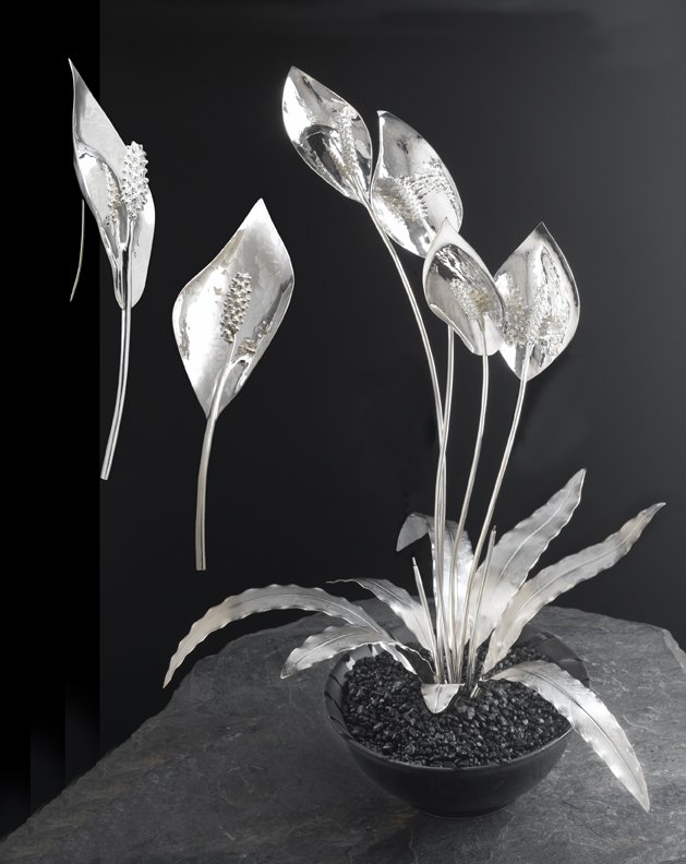 Handcrafted peace lily sculpture showcasing exceptional craftsmanship.

Includes two detachable brooches for versatile wear and display.