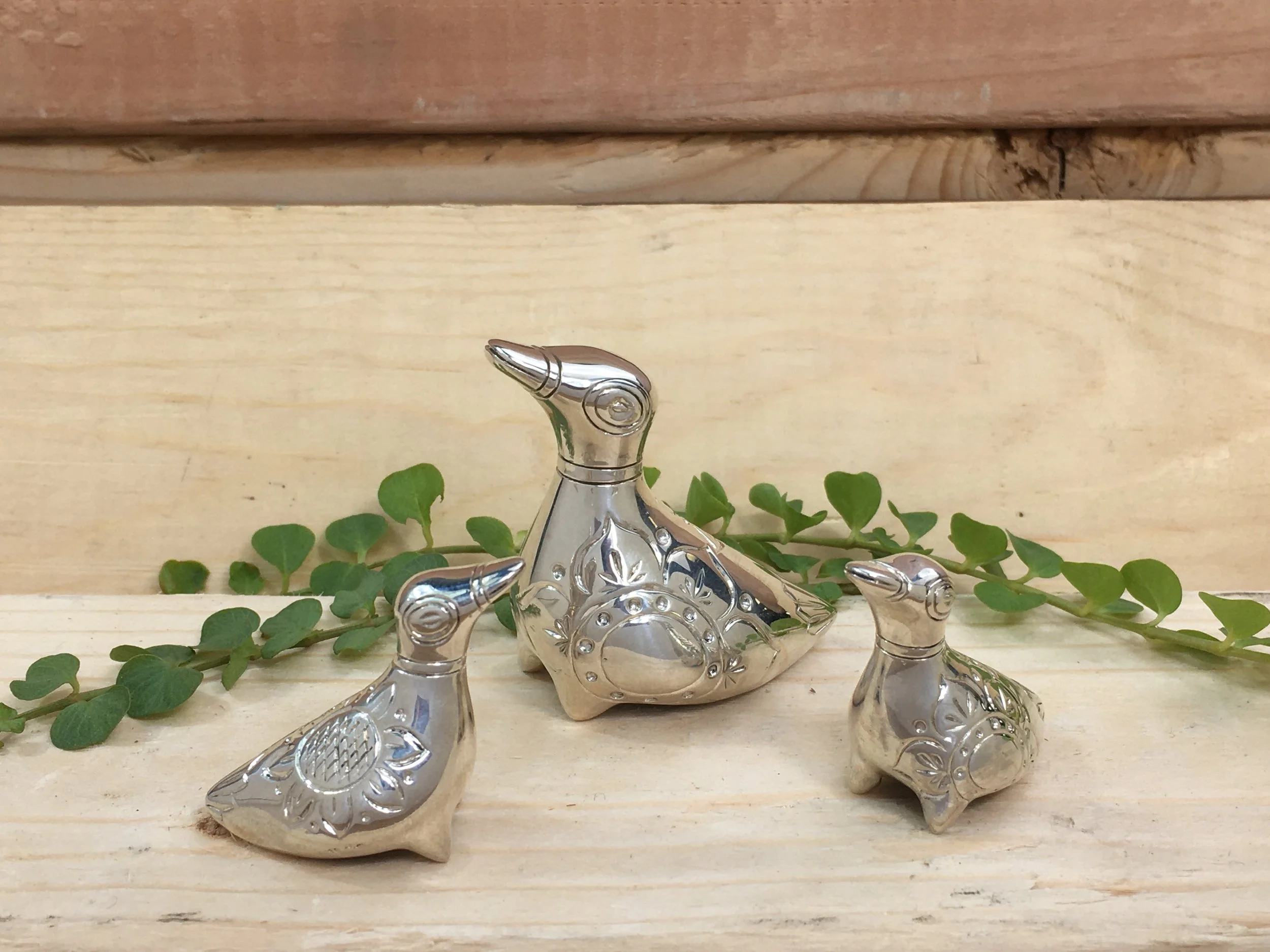 Sterling Silver Duck Family Sculptures
1 Large duck: 2.5in by 2.5in
2 Small ducks: 1.5in by 1.75in

A captivating and elegant set of three exquisite sculptures depicting charming ducks, meticulously crafted from the finest sterling silver. 