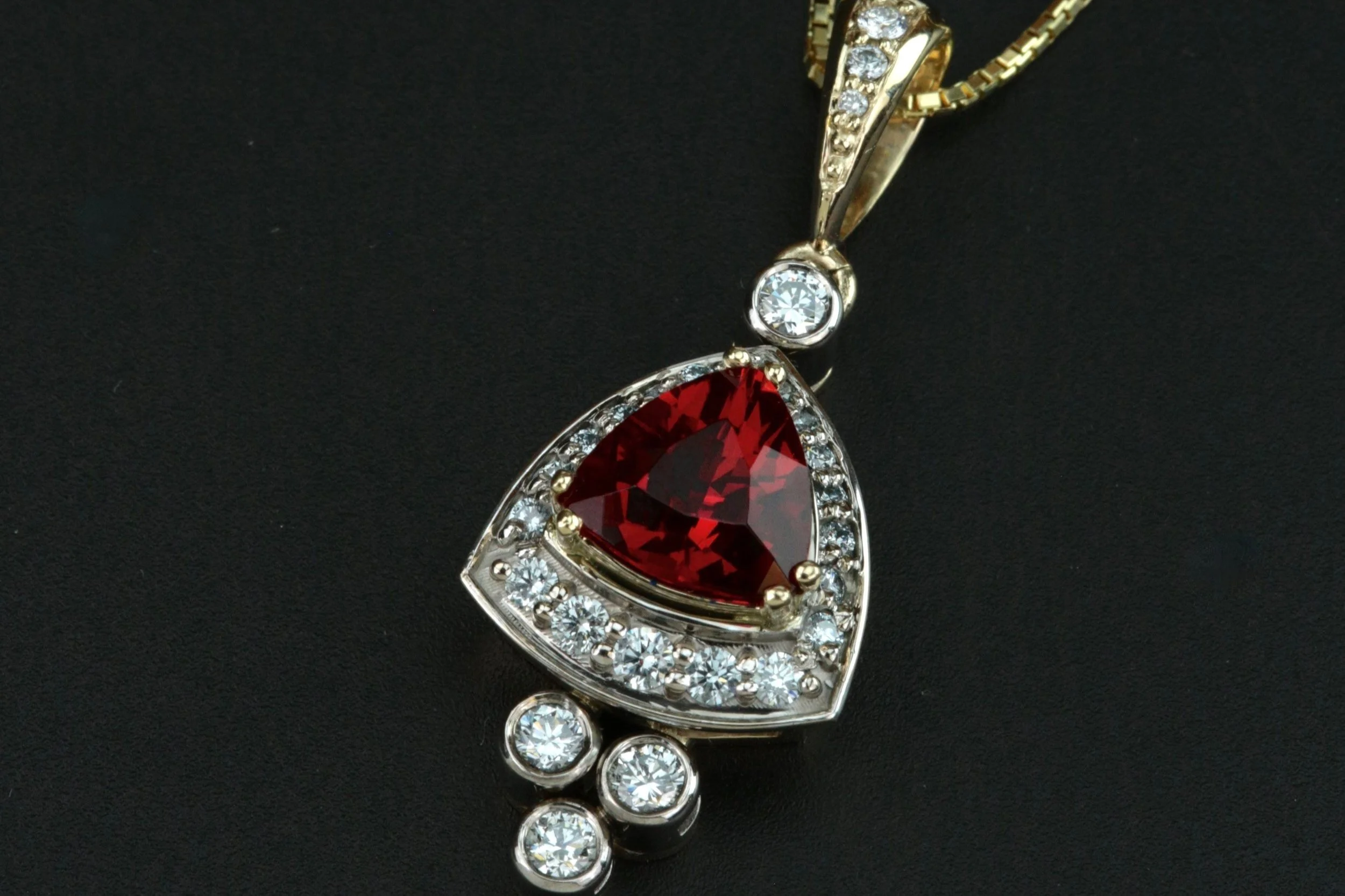 Entoure Andesine & Diamond Pendant