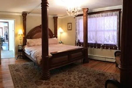 aristocratsuite.jpg