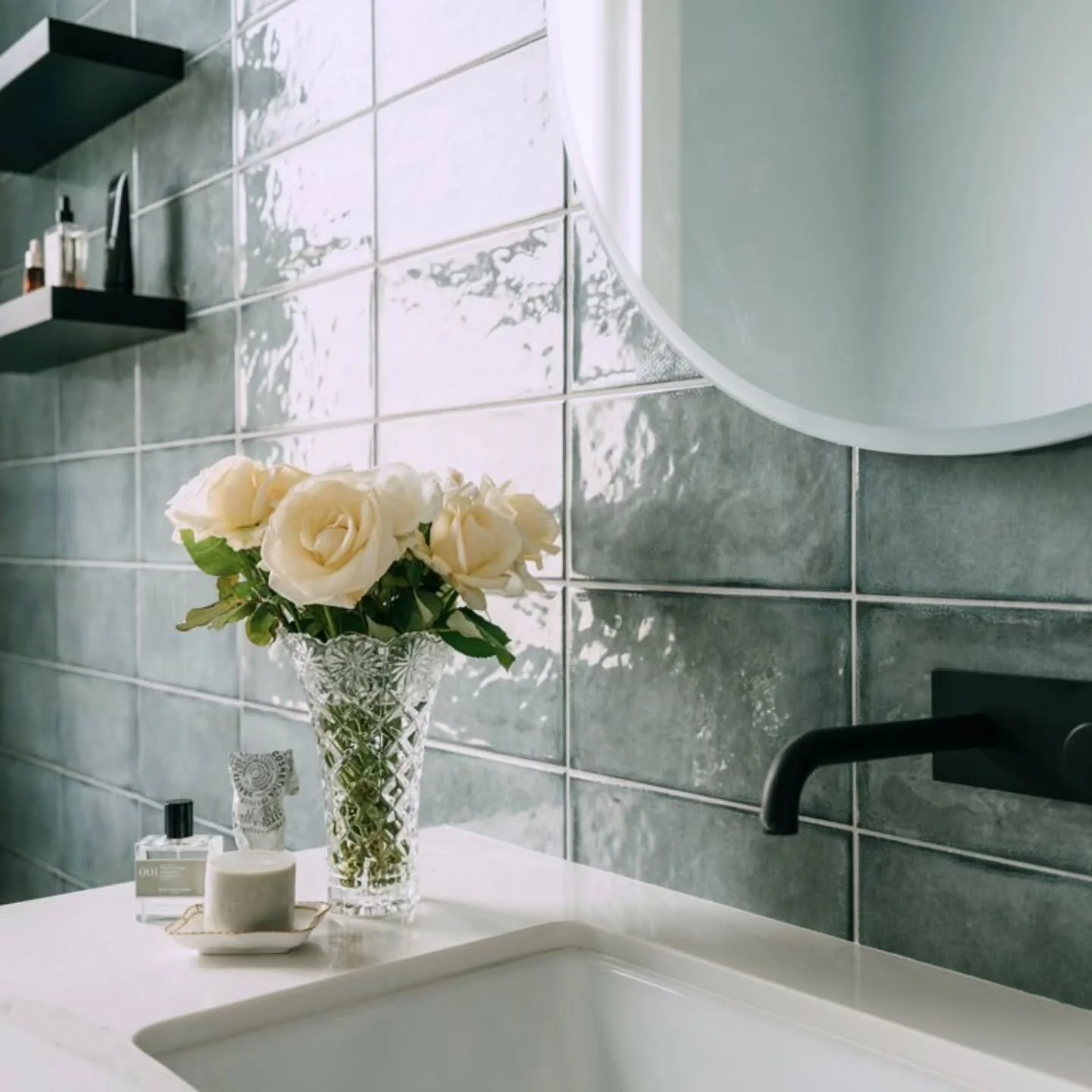A bit of beauty in an everyday space.
📷 @florencecharvin