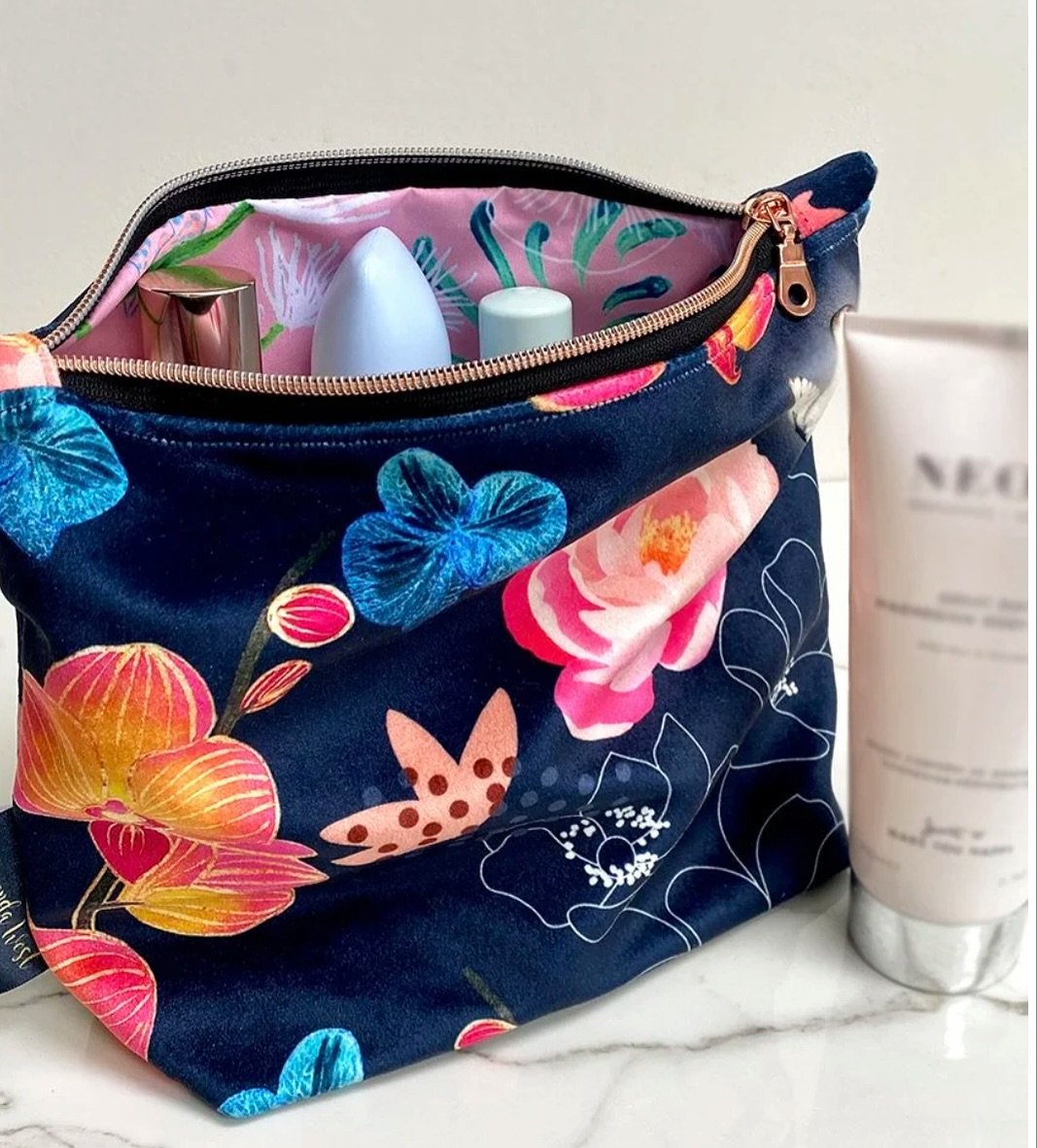 Super large wash bag in the making - and the best bit by far for me is the end result of turning it all from inside out (which I&rsquo;ve shown here). 

I&rsquo;m always super proud to say that not only are the fabric designs my own but even the desi