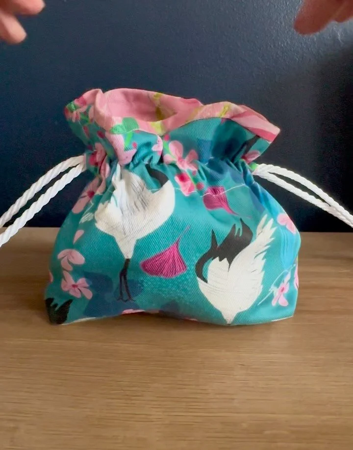 Is your bedside table a little more untidy than you&rsquo;d like? You know, adding little extras just because&hellip;😂 

Well, this will hide a lot, and it will look a lot prettier, trust me. (And it&rsquo;ll make you feel better when looking at it 