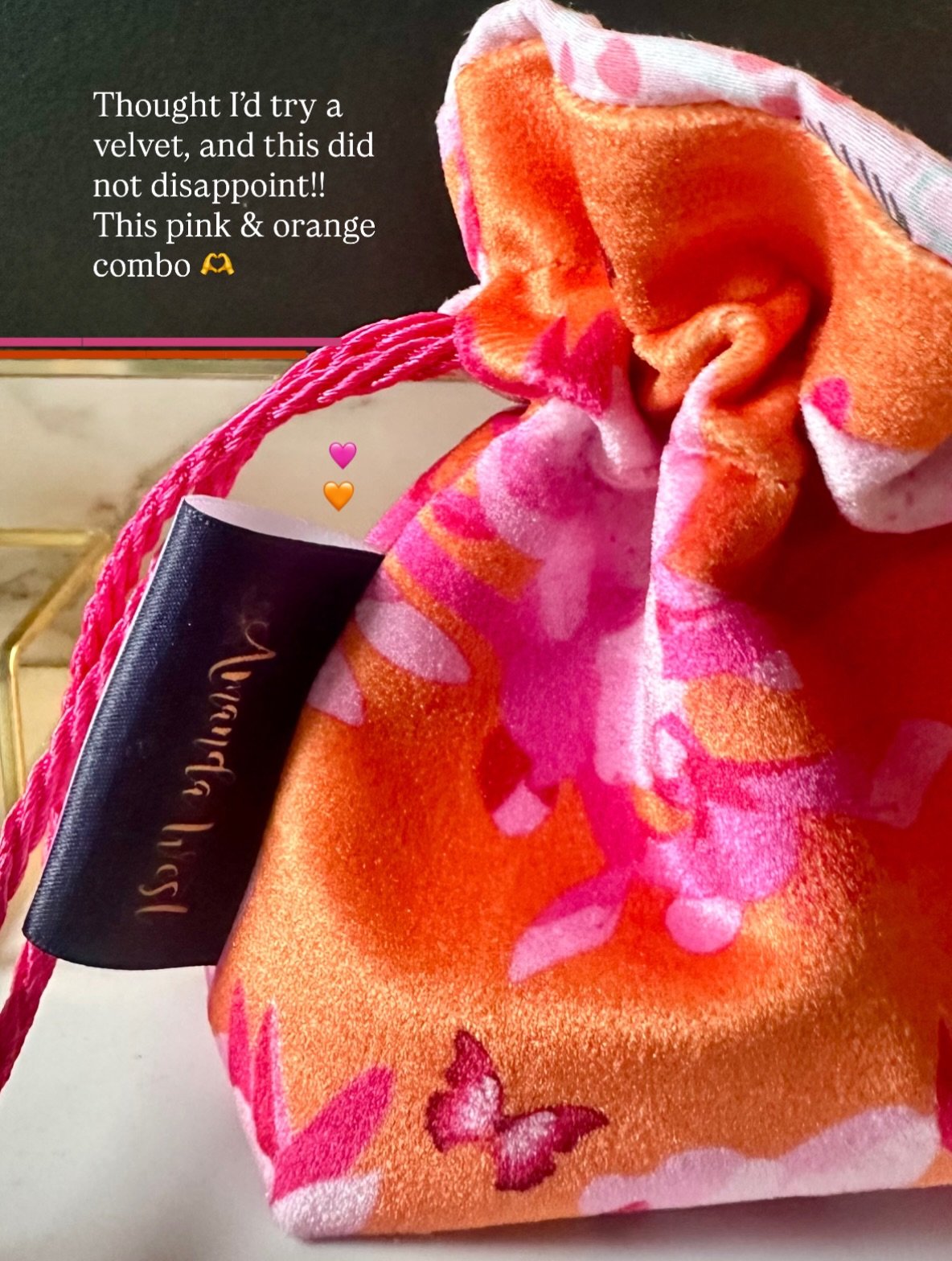 I wasn&rsquo;t going to make any velvet drawstring pouches. But today I thought I&rsquo;d try one out, just so that I could rule them out. HOWEVER! That was a clear mistake. It&rsquo;s so W&Ouml;W. So&hellip;.I&rsquo;ll also be adding a few velvets i