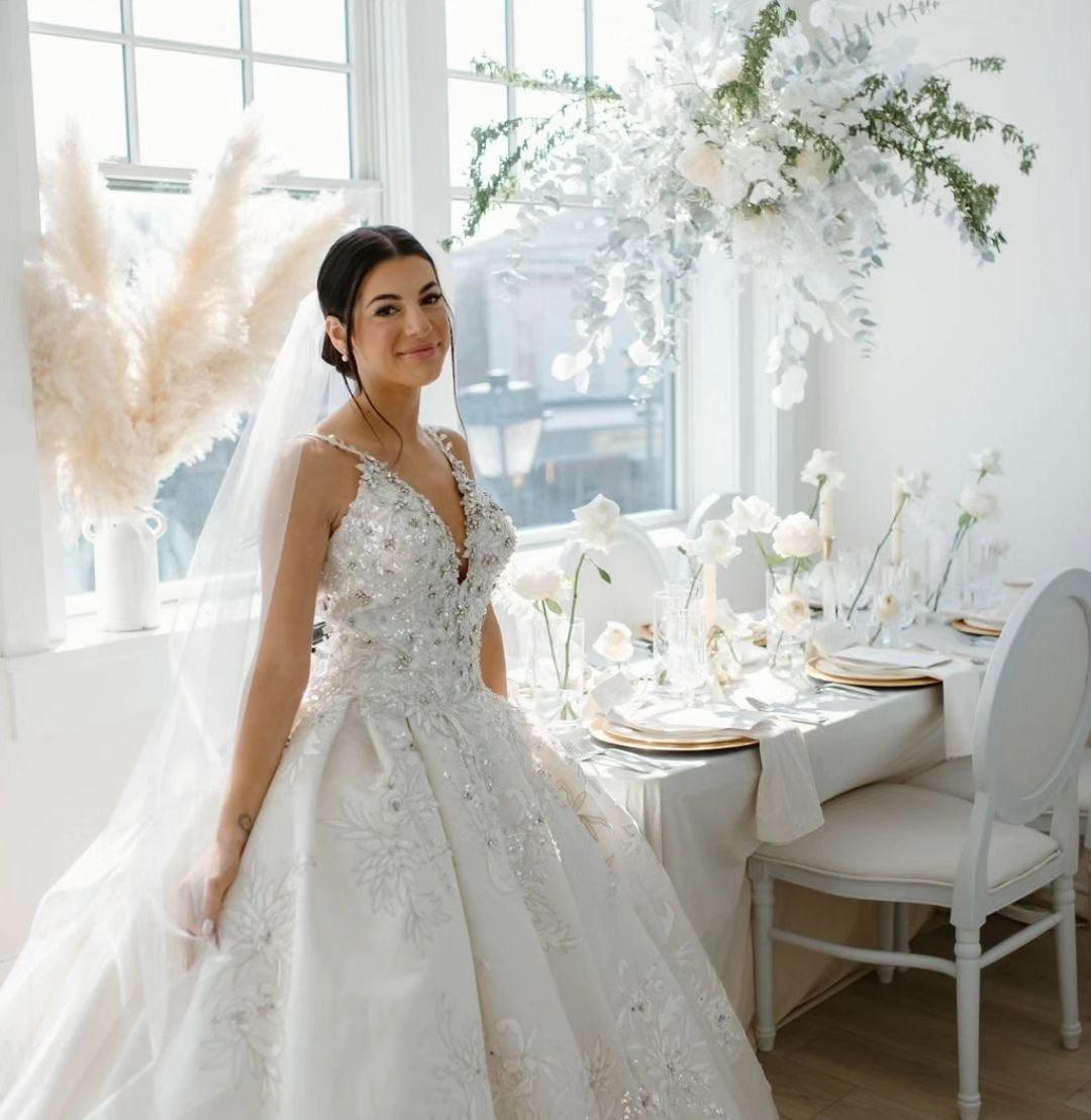 Throwback Thursday to this incredible styled shoot featuring the @ysamakino.nyc gown that takes everyone's breath away when they come into the boutique 🤍 Can't believe this dress is still waiting for a bridal match!

Isn't this a dream? And it was s