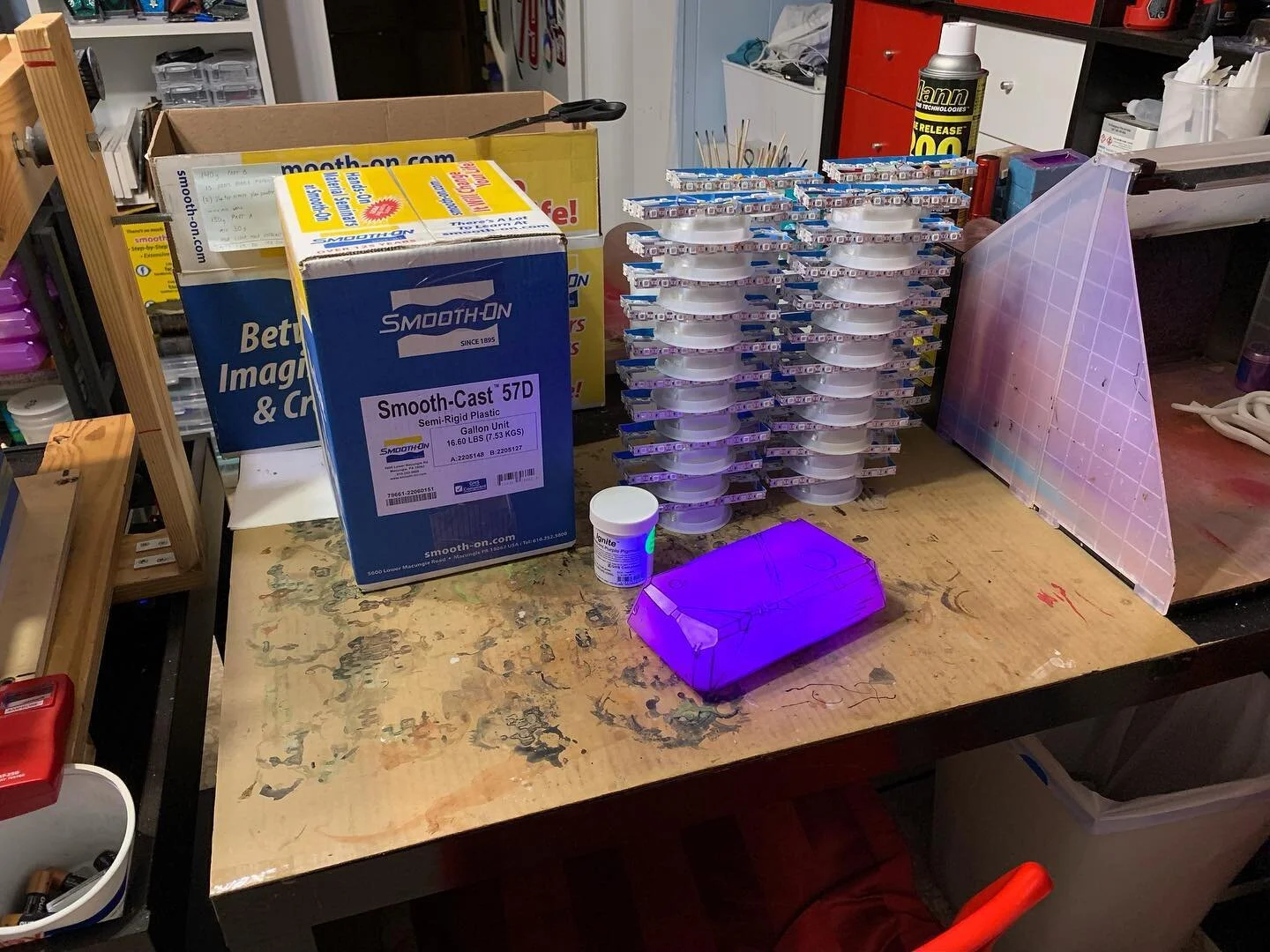 40 more Eridium bars, coming up! 
I might have to remake the molds before committing to this batch.  The current molds are getting just about worn out.  Maybe time for a new mold master, too - perhaps a high-gloss one this time? #nosleeptillcosplay