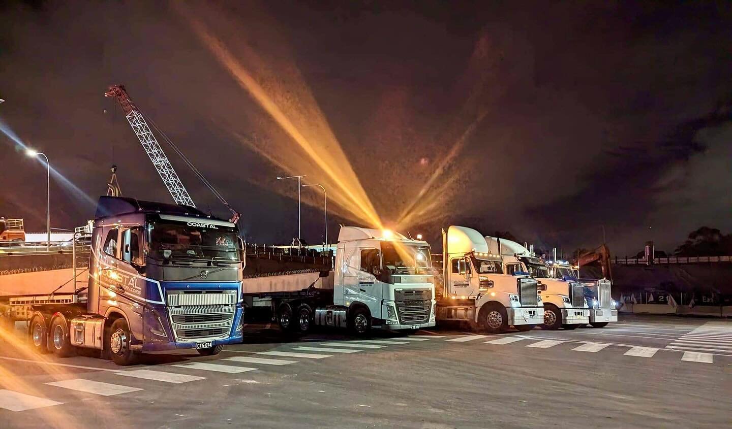 Night riders 🌘🌙 

Delivering oversize concrete beams to the Western Harbour Tunnel. 

Every day we are delivering critical infrastructure essential for our growing population 📈

🔵⚪️ #CTS