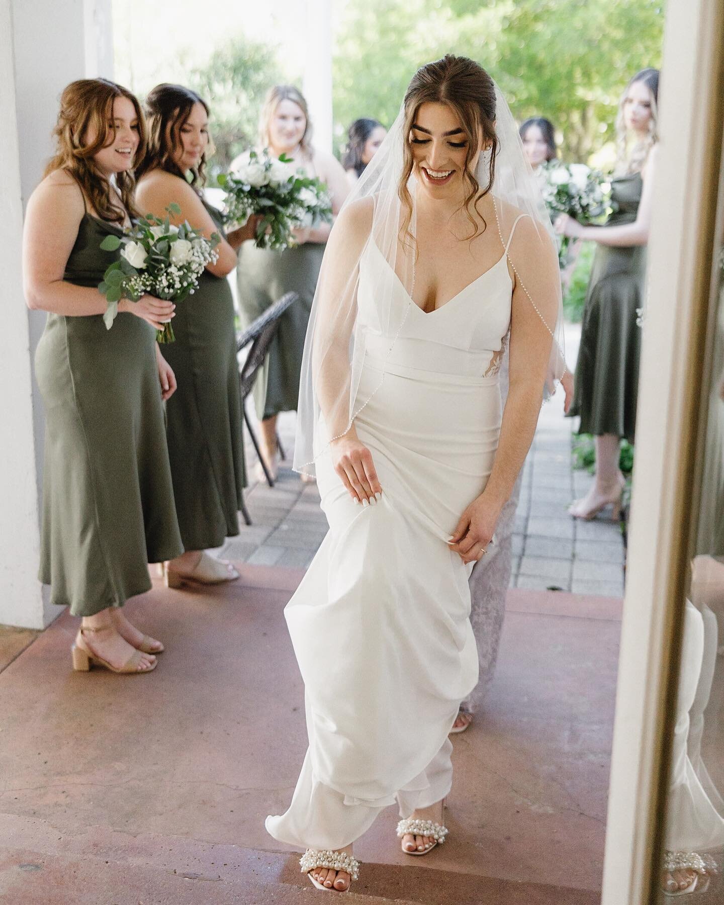 The perfect Texas summer wedding, swipe to slide #4 for the ladies who stole the show 🥹🤭

Planning &amp; Florals: @juliawintersevents 
Venue: @texasdiscoverygardens 
Photography: @jamieparkphoto 
Hair &amp; Makeup: @sheisartbeauty 
Gown: @aandbe_da