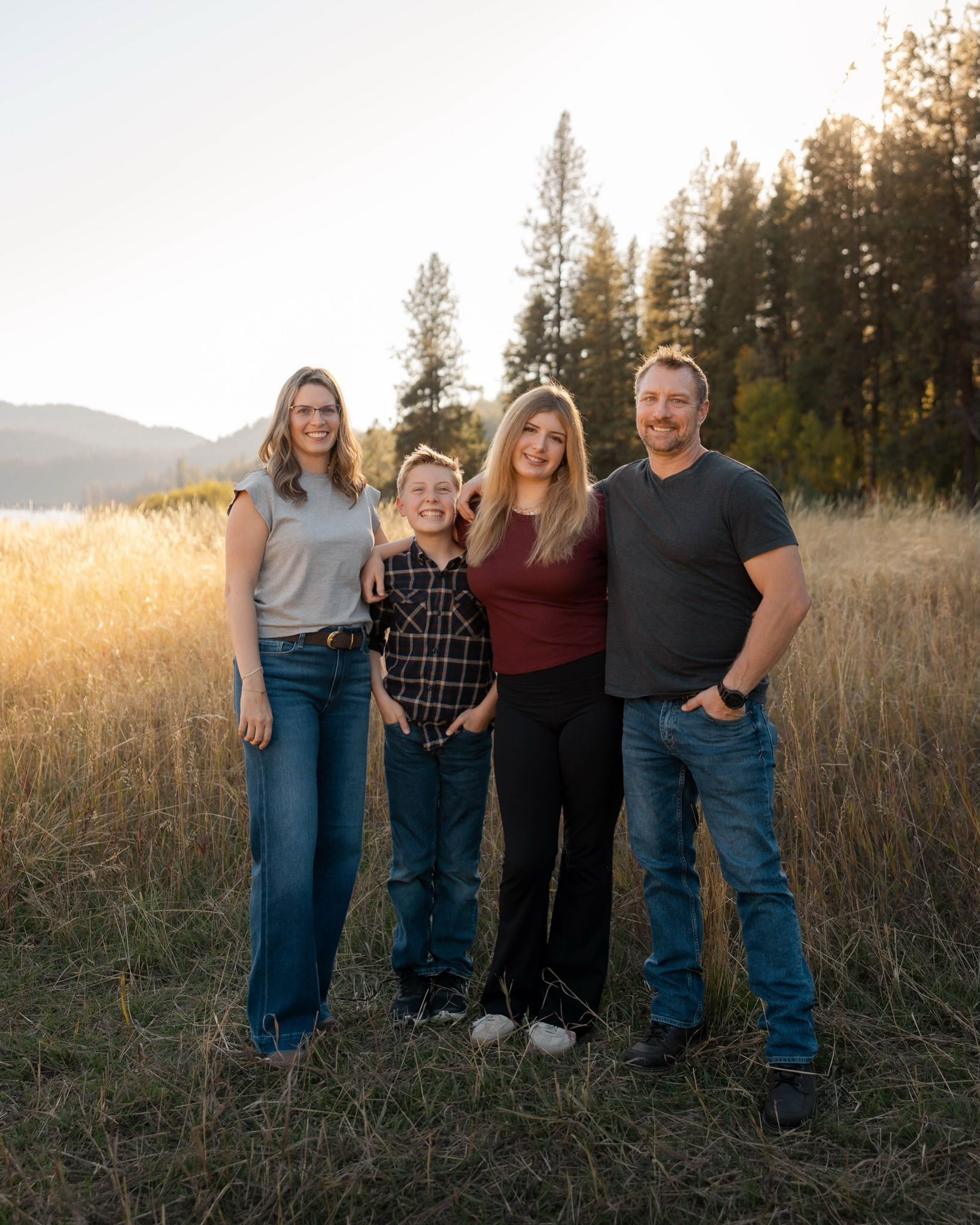 As the days grow shorter and the leaves change color, your love grows stronger with family 🧡🥰

I absolutely am LOVING these colors and sunsets for my fall photoshoots lately. There is still time to book, but fall photoshoots are going fast! So book