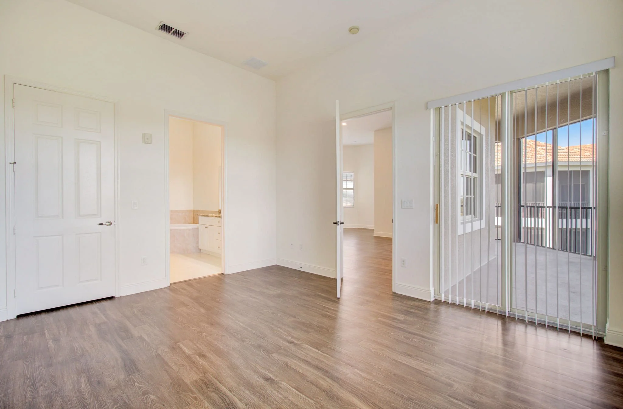 14-web-or-mls-Greens Edge Blvd-023.jpg