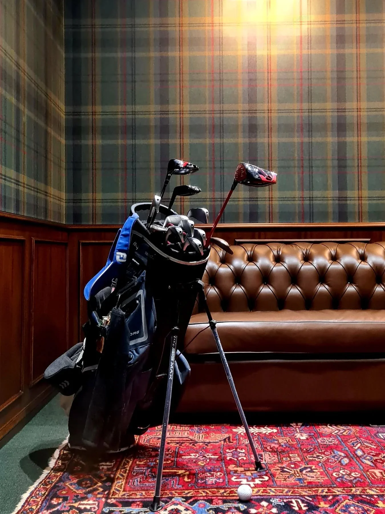 Our latest project has been a beautiful challenge. A sanctuary designed to merge the sophistication of advanced indoor golf technology with the refined atmosphere of an after-hour retreat. 

Every detail has been curated to evoke calm, foster connect