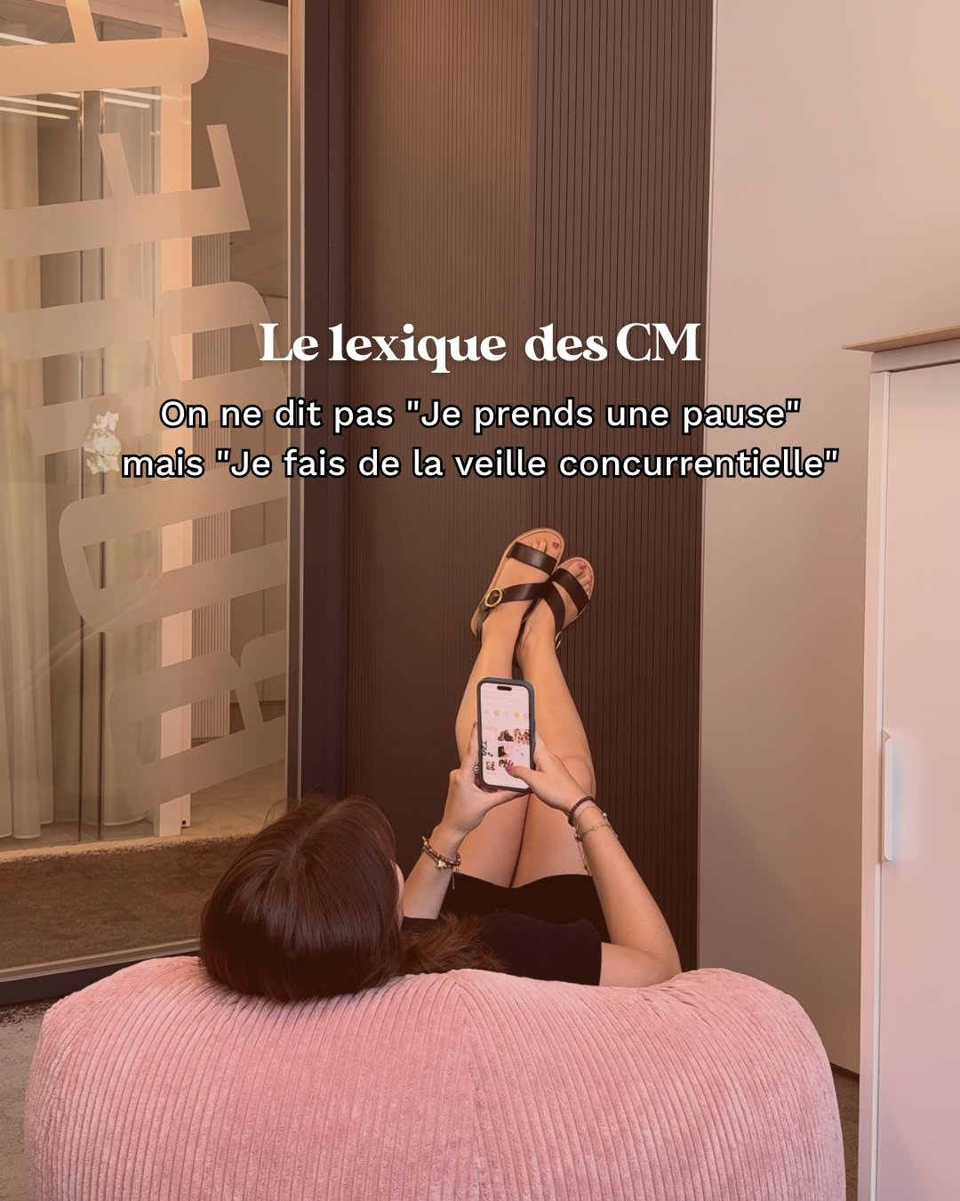 On ne dit pas &quot;Je suis en cong&eacute;s&quot; mais &quot;Je suis off&quot; 😂

&Agrave; ton tour en commentaire 💬
.
.
.
#agencylife #genz #communitymanager #studiojuliemonaco #agencesocialmedia #socialmediamanagement #gestionreseauxsociaux #com