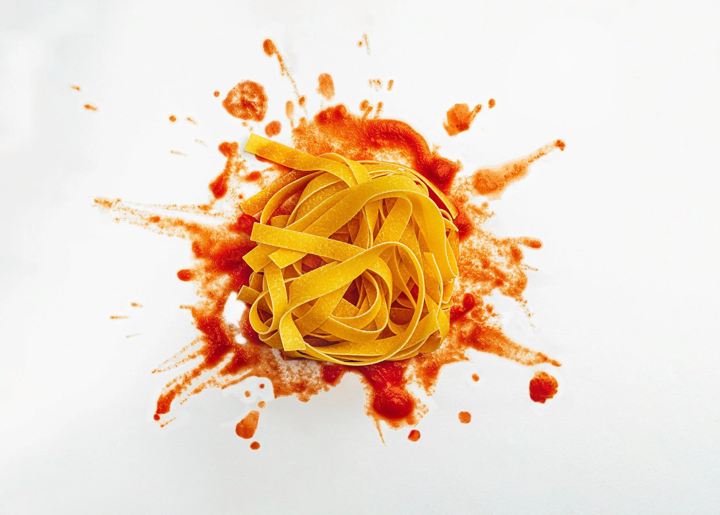 tagliatella-homemade-pasta-sugo-ragu-pomodoro-pranzo-tradizione-italia-splash-fotografo-food.jpg