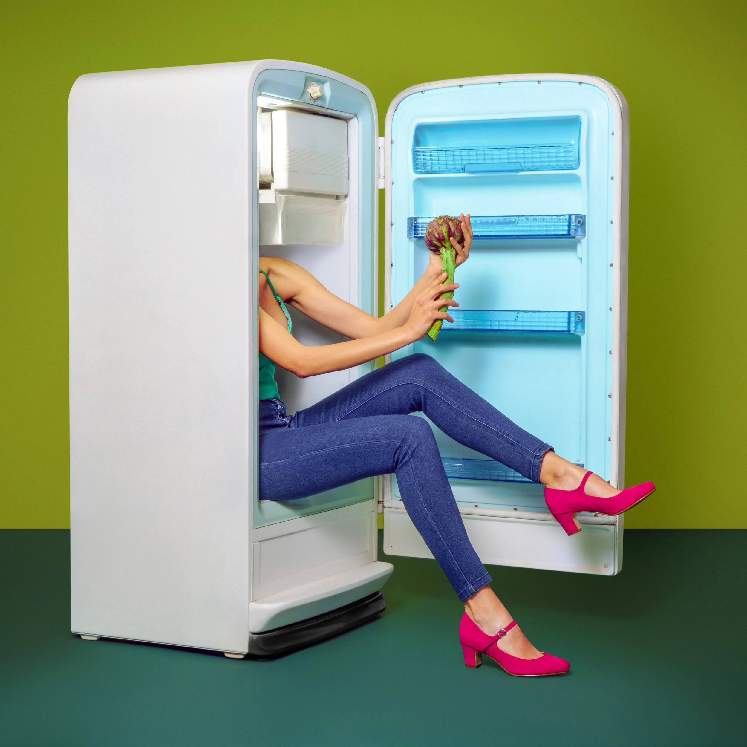 carciofi-frigorifero-frigo-jeans-fuxia-verde-bianco-artichoke-fridge-fotografo-food.jpg