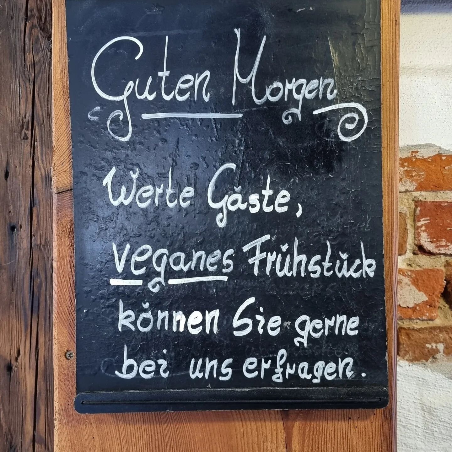 Vegan oder Wachtelei? Fr&uuml;hst&uuml;ck im @landgasthof.18_jb lohnt sich immer. Auf jeden fall mit selbst gebackenen 🍞 

#gutenmorgen #j&uuml;terbog #Fr&uuml;hst&uuml;ck #projectjune