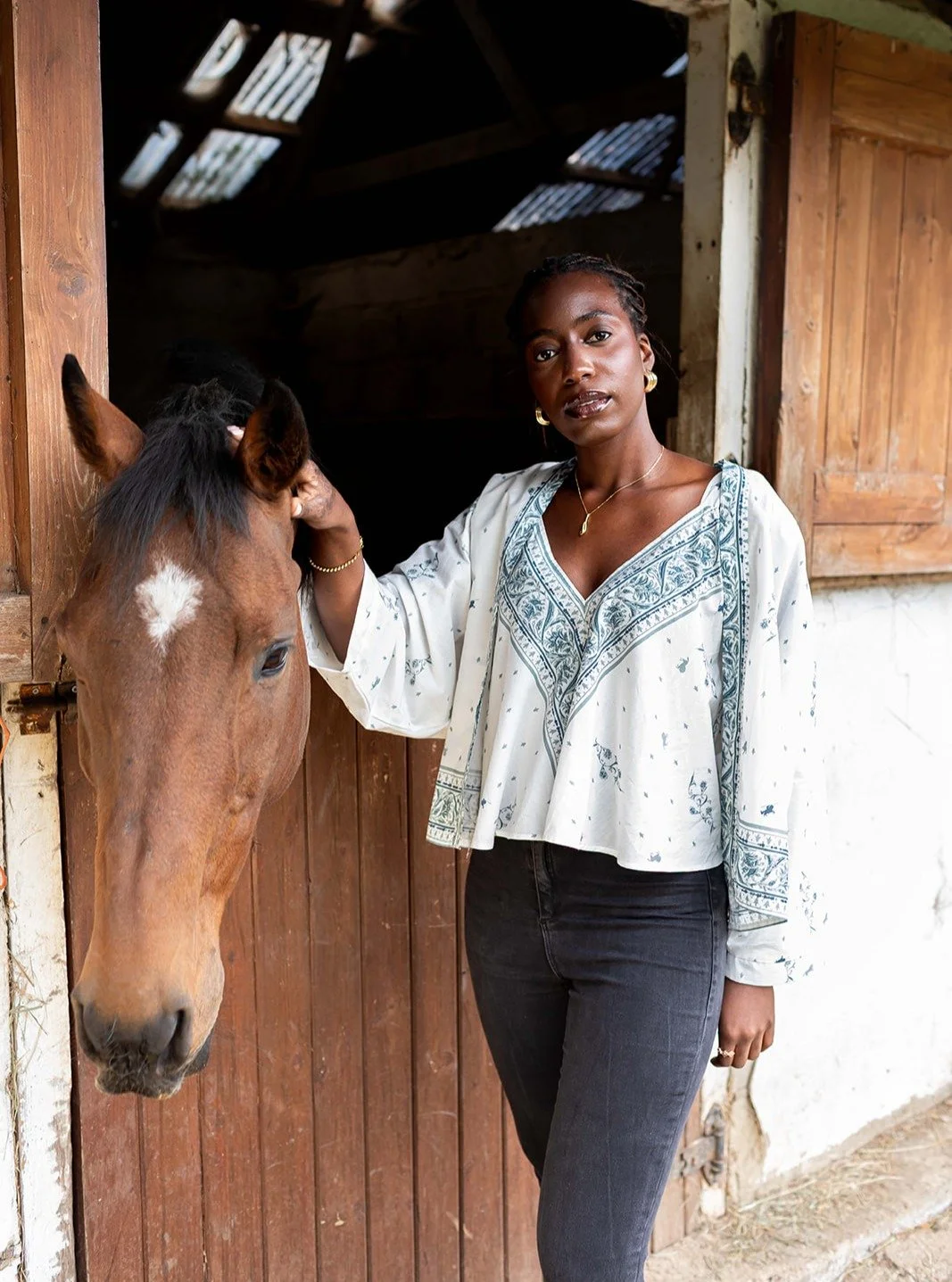 Now available on pre-order ready for the spring, our white kimono and sun top with the 'War Horse' design. Featuring the patterns that inspired our iconic scarf. The pattern inspired from the engraving on armour and sound waves from our War horse mes