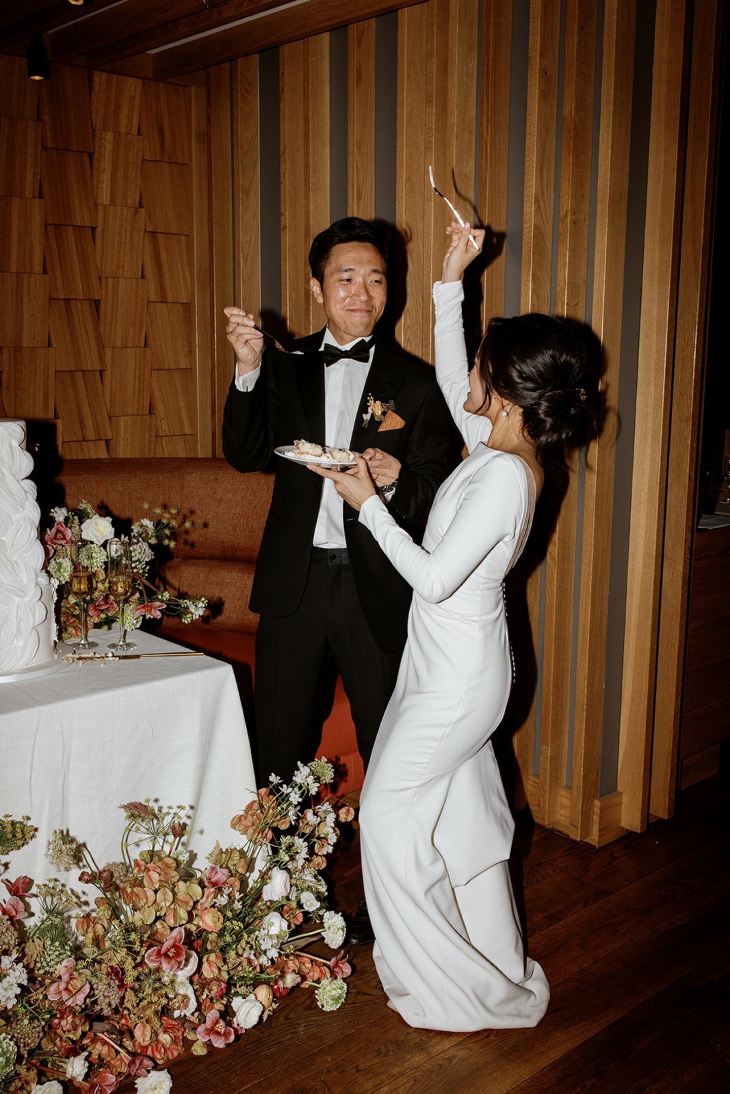 How to nail the cake cutting moment! 💍✨ Are you ready to make your cake cutting moment unforgettable? Swipe right to read our top tips on how to make the most of this sweet tradition on your big day.

First up, deciding if you want to make a show of