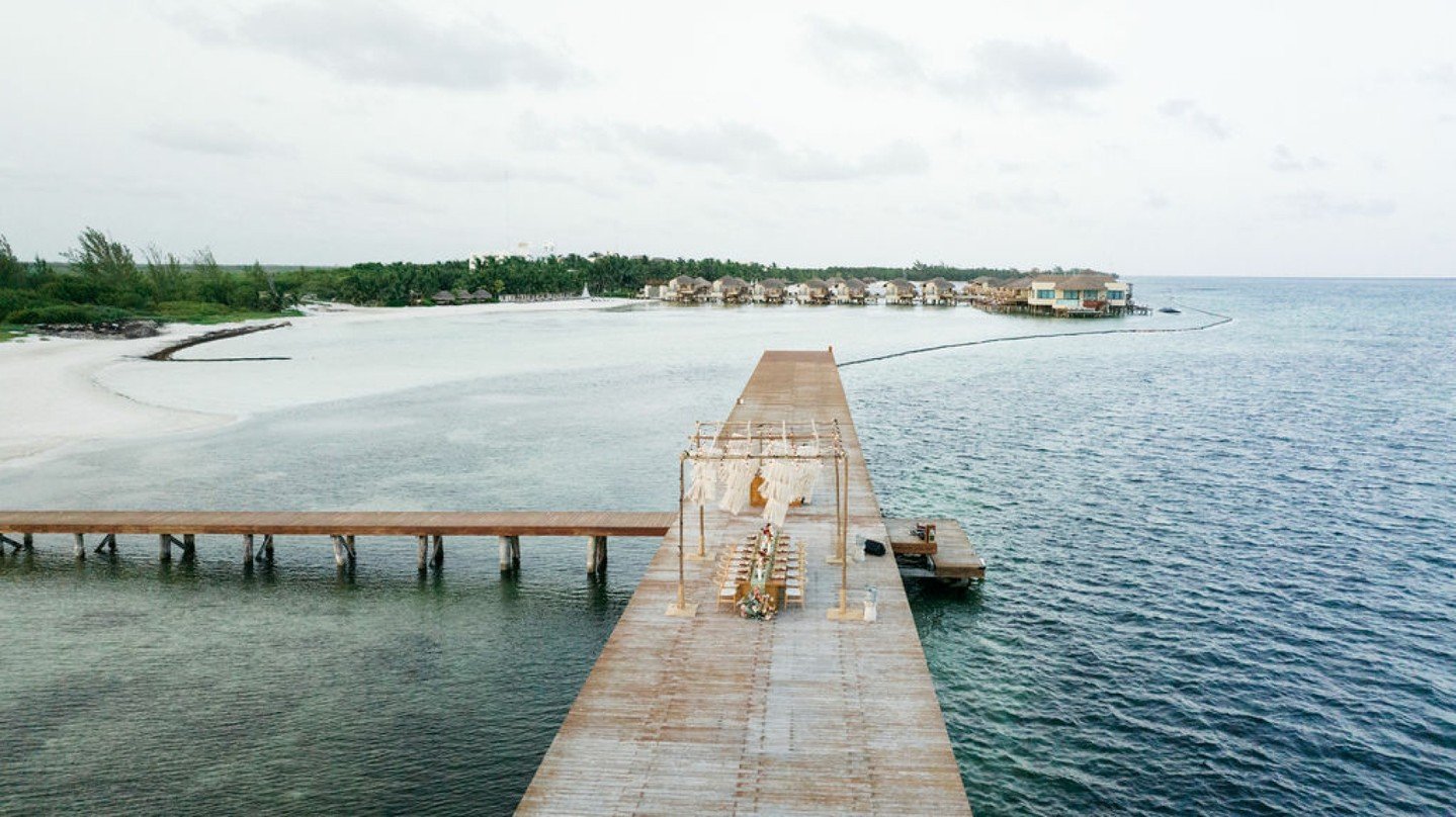 By the ocean, time moves differently.
The waves keep rhythm, the breeze carries stories, and dinner becomes more than a meal.
We set the table where the ocean meets the sky, let the wind and salt air tangle our hair, and watched the sun dip behind th
