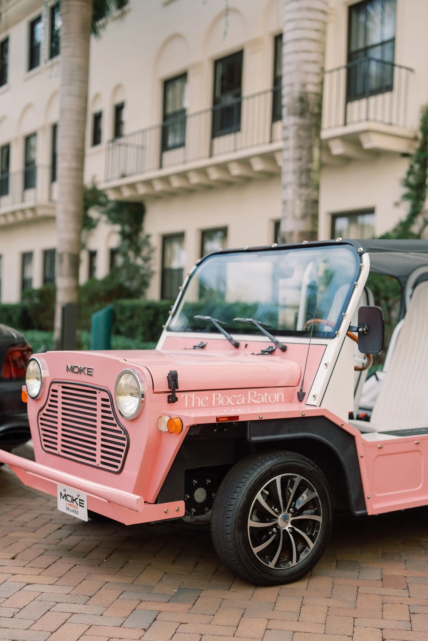 Pink cars + palm trees = our kind of wedding weekend getaway.

Photo: @GarrettRichardson