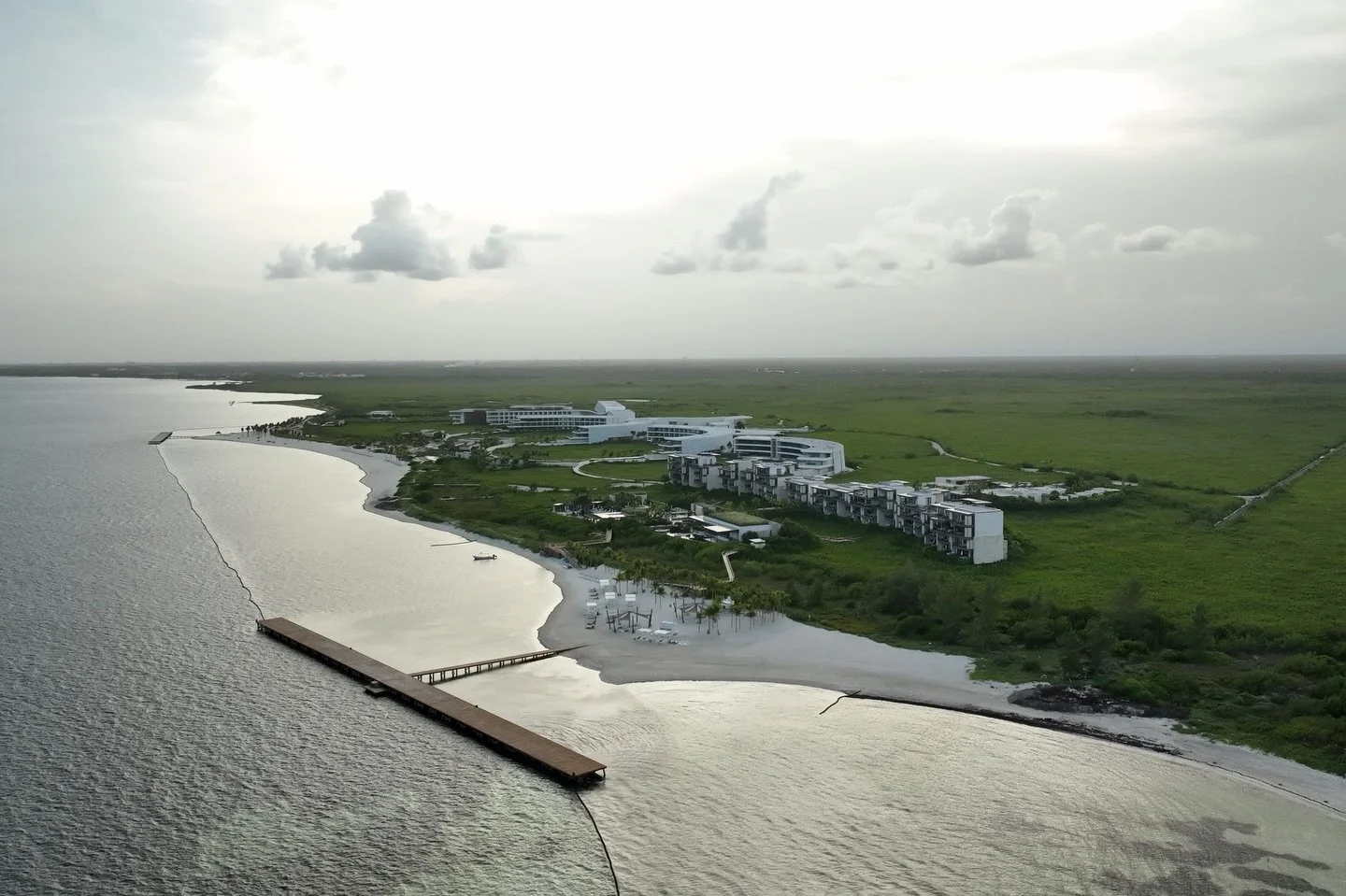 Location, location, location. 
It sets the immediate tone and vibe of the weekend.

This dock told us exactly what the night needed to be&hellip;small, close, and completely unhurried.

Dinner inspired by the chefs&rsquo; abuelas. Acoustic music on t