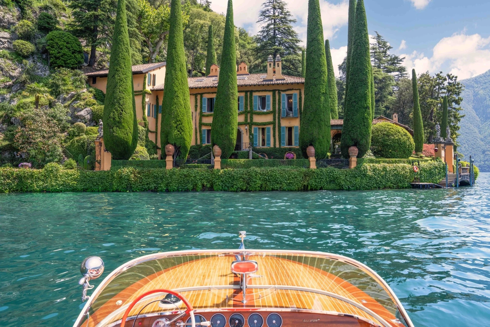 Boat sailing up to an exclusive wedding location in Lake Como Italy