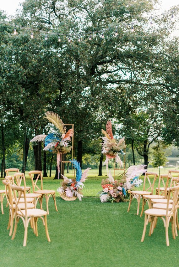 colorful+wedding+ceremony+at+texas+wedding+venue+arrowhead+hill+++tropical+vibes+by+wedding+planners+epoch+co.jpeg
