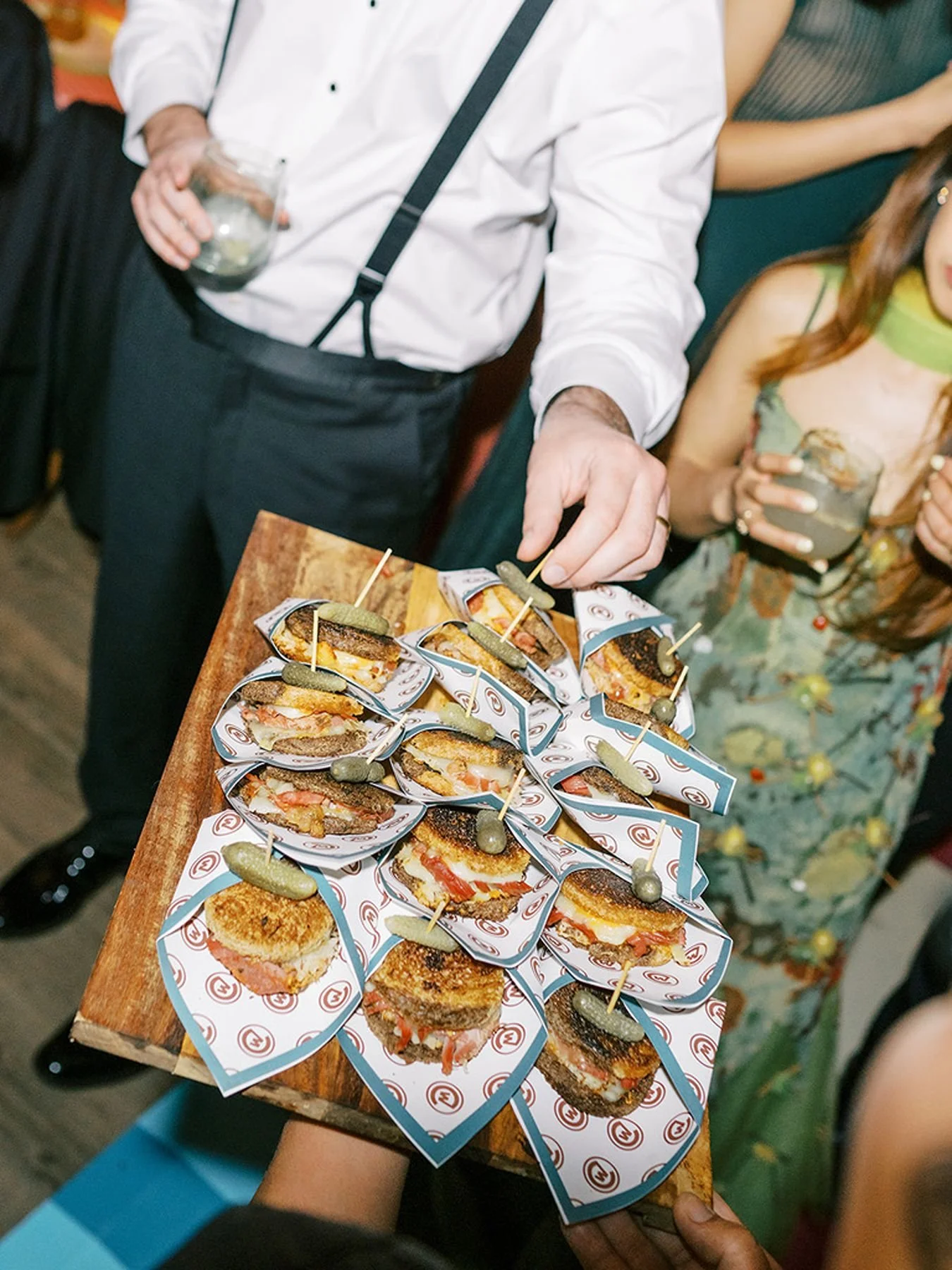 Katz Deli late night snack with custom paper liners for a New York City couple by wedding planners epoch co+ - ruet photography