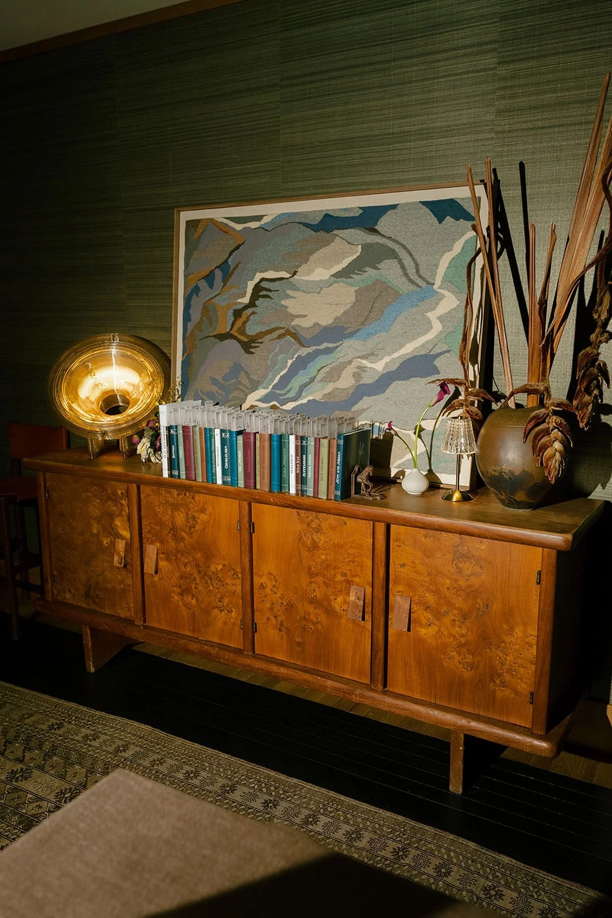 gen z personalization doing moms books with custom book covers and bookmarks for seating chart and escort wall