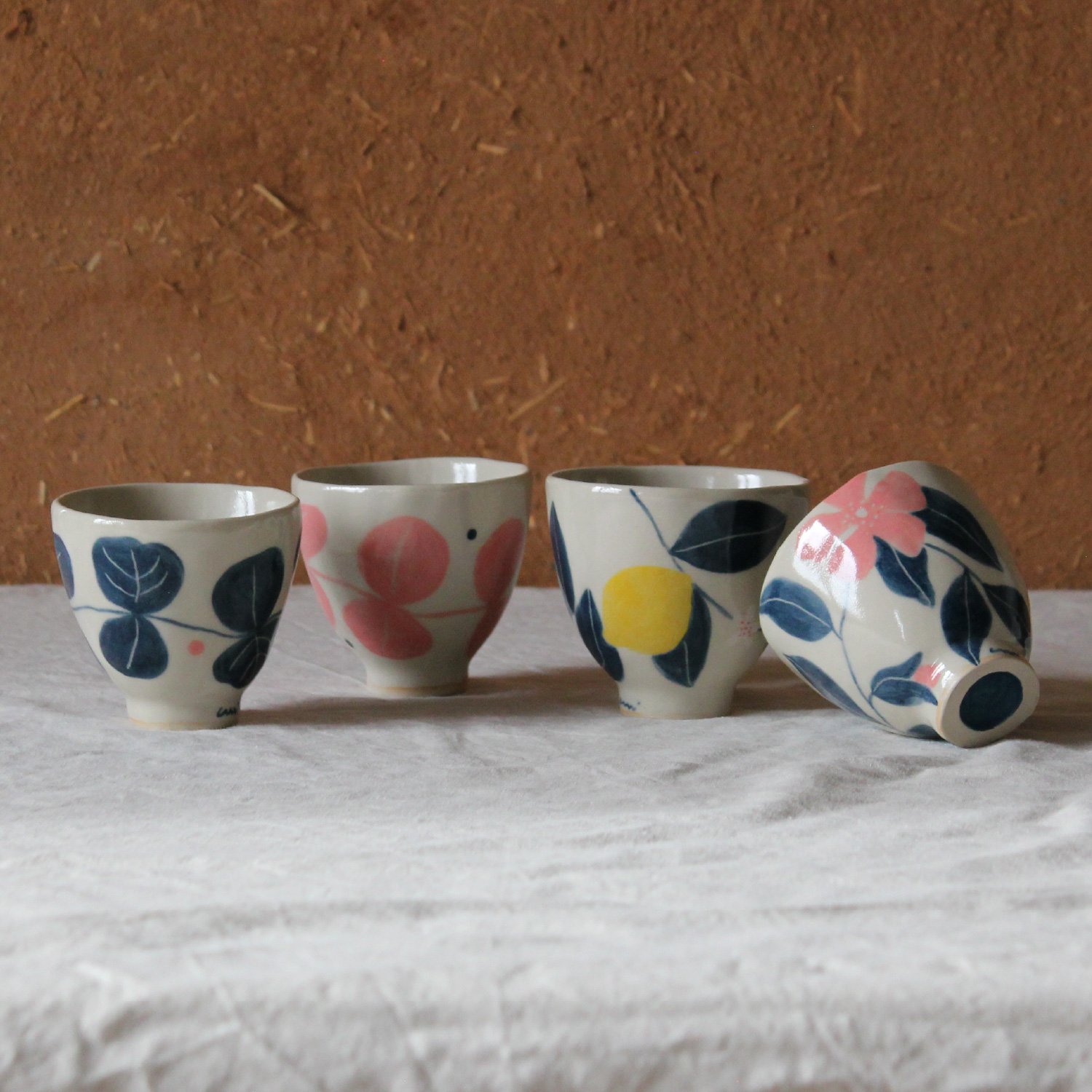 tasses-pied-gres-groupe-4-couleurs-nanteau-sur-lunain