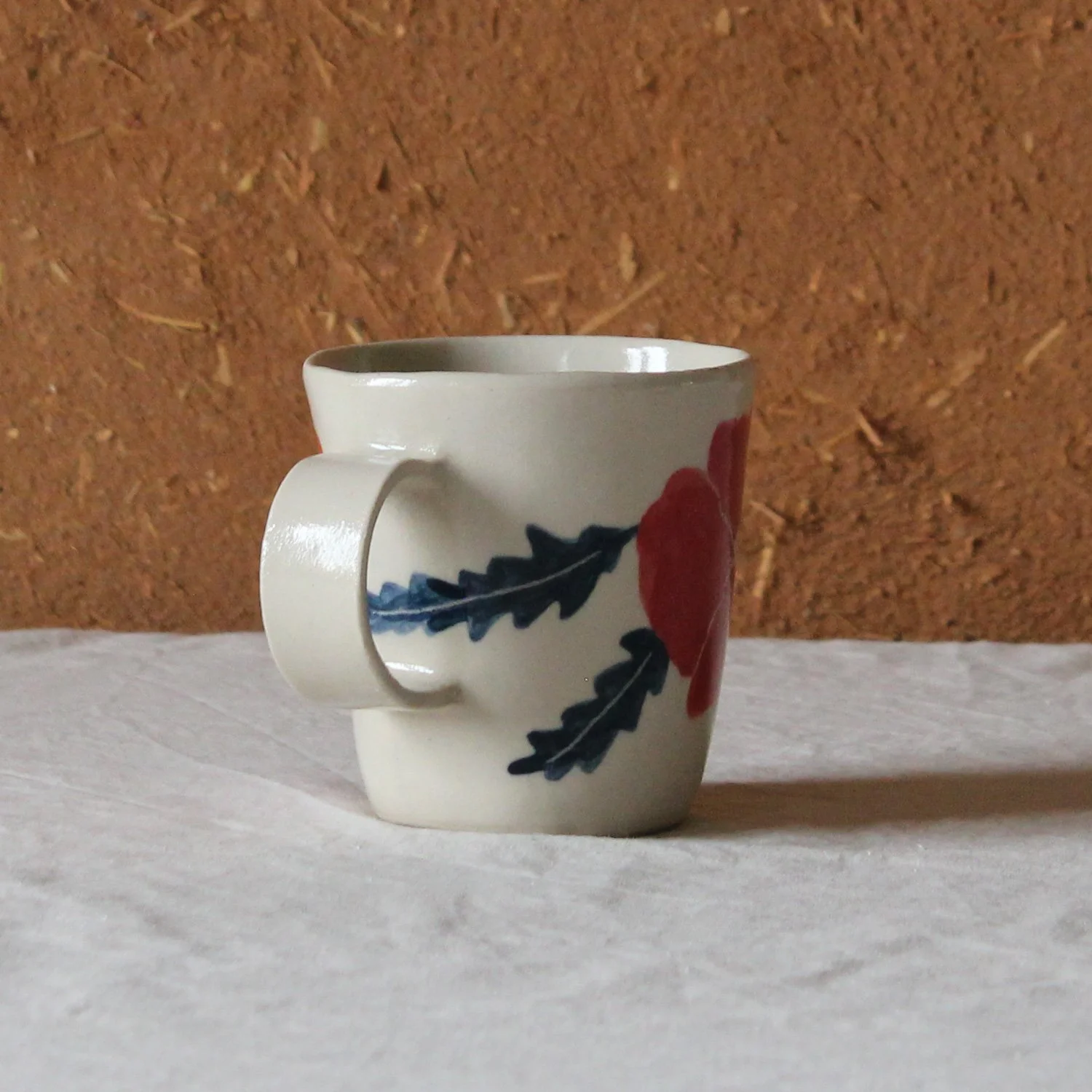 tasse-anse-conique-base-etroite-3-4-gres-coquelicot-nanteau-sur-lunain