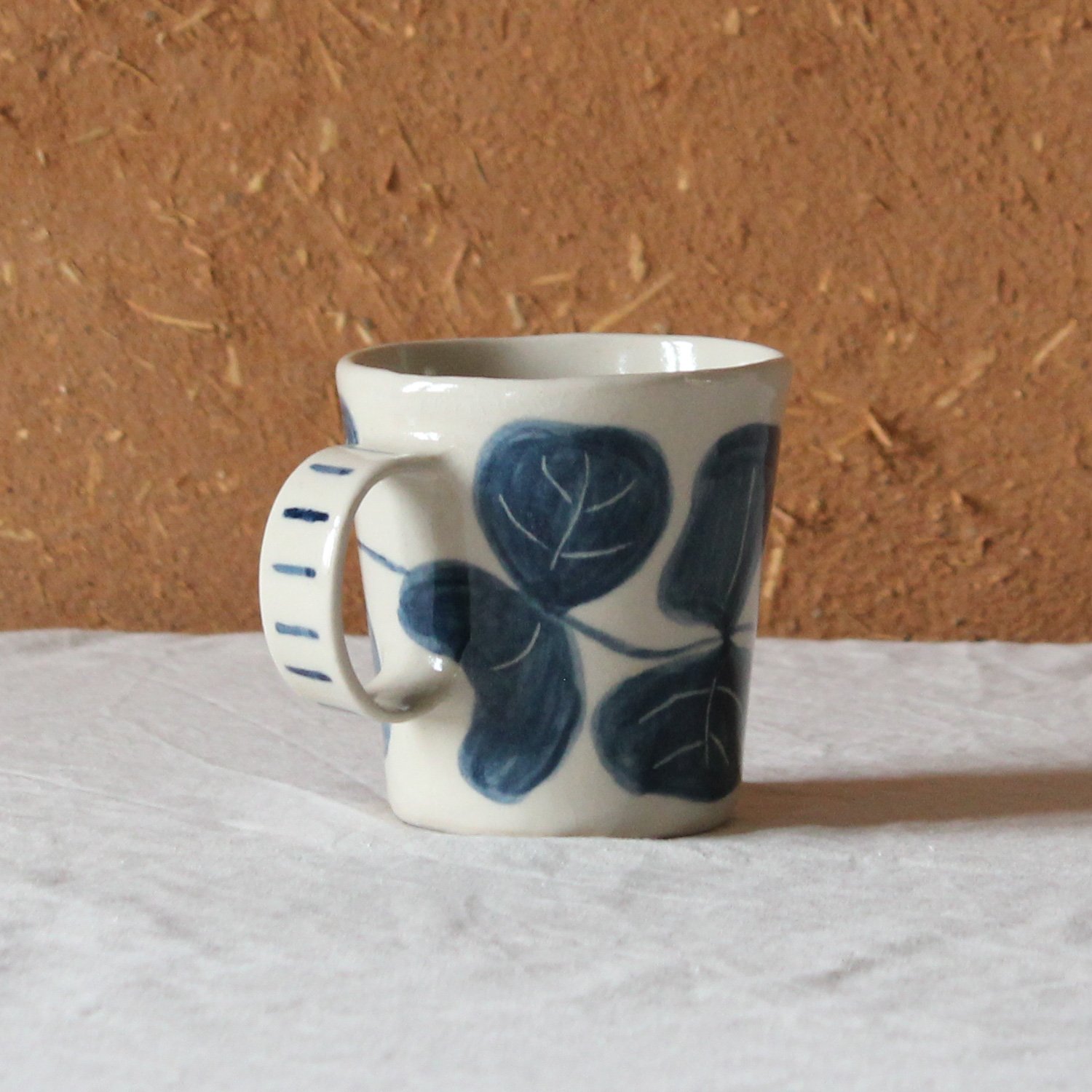 tasse-anse-conique-base-etroite-3-4-gres-eucalyptus-bleu-nanteau-sur-lunain