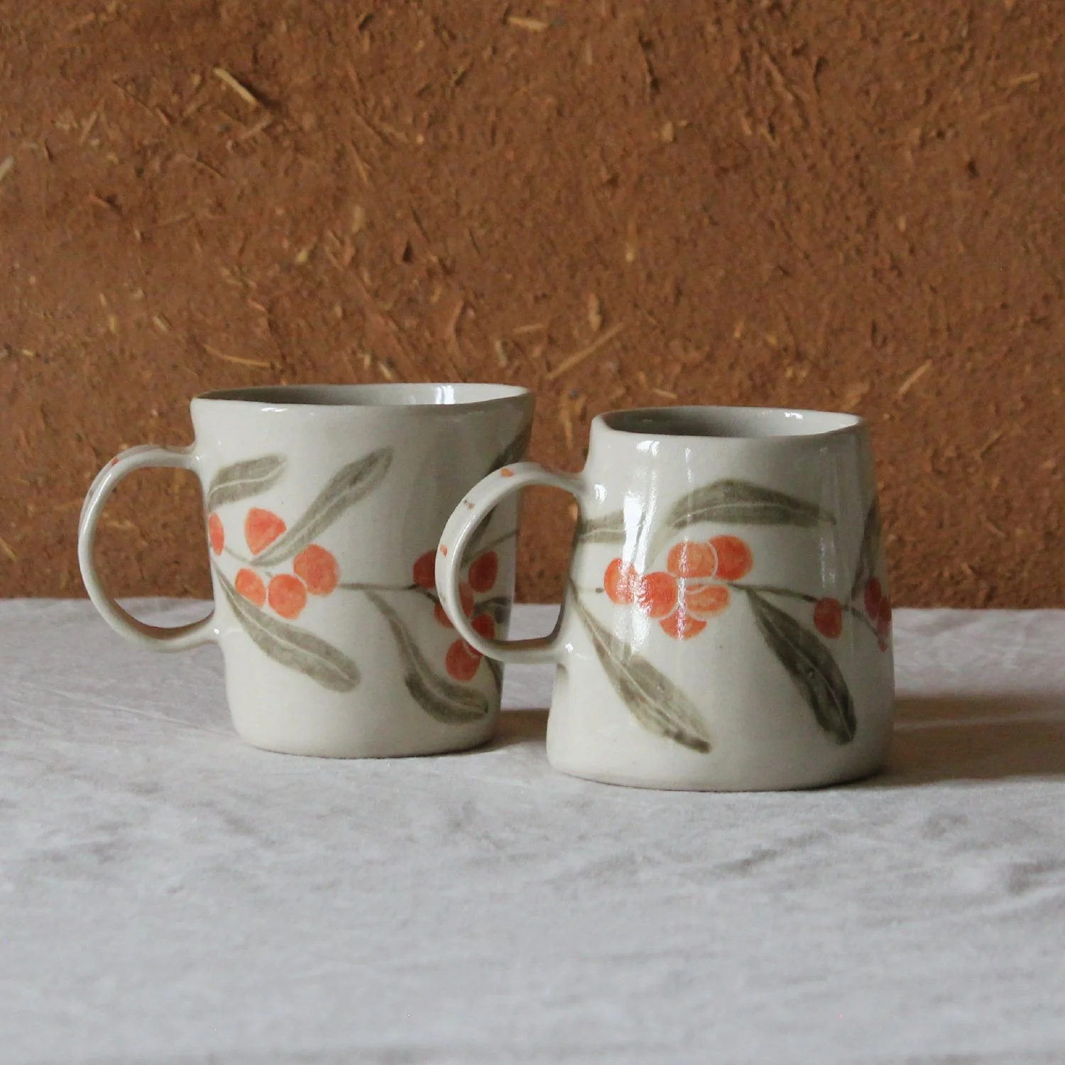 tasse-anse-conique-base-etroite-large-gres-argousier-vert-nanteau-sur-lunain
