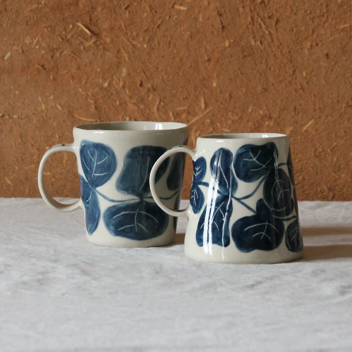tasse-anse-conique-base-etroite-large-gres-eucalyptus-bleu-nanteau-sur-lunain