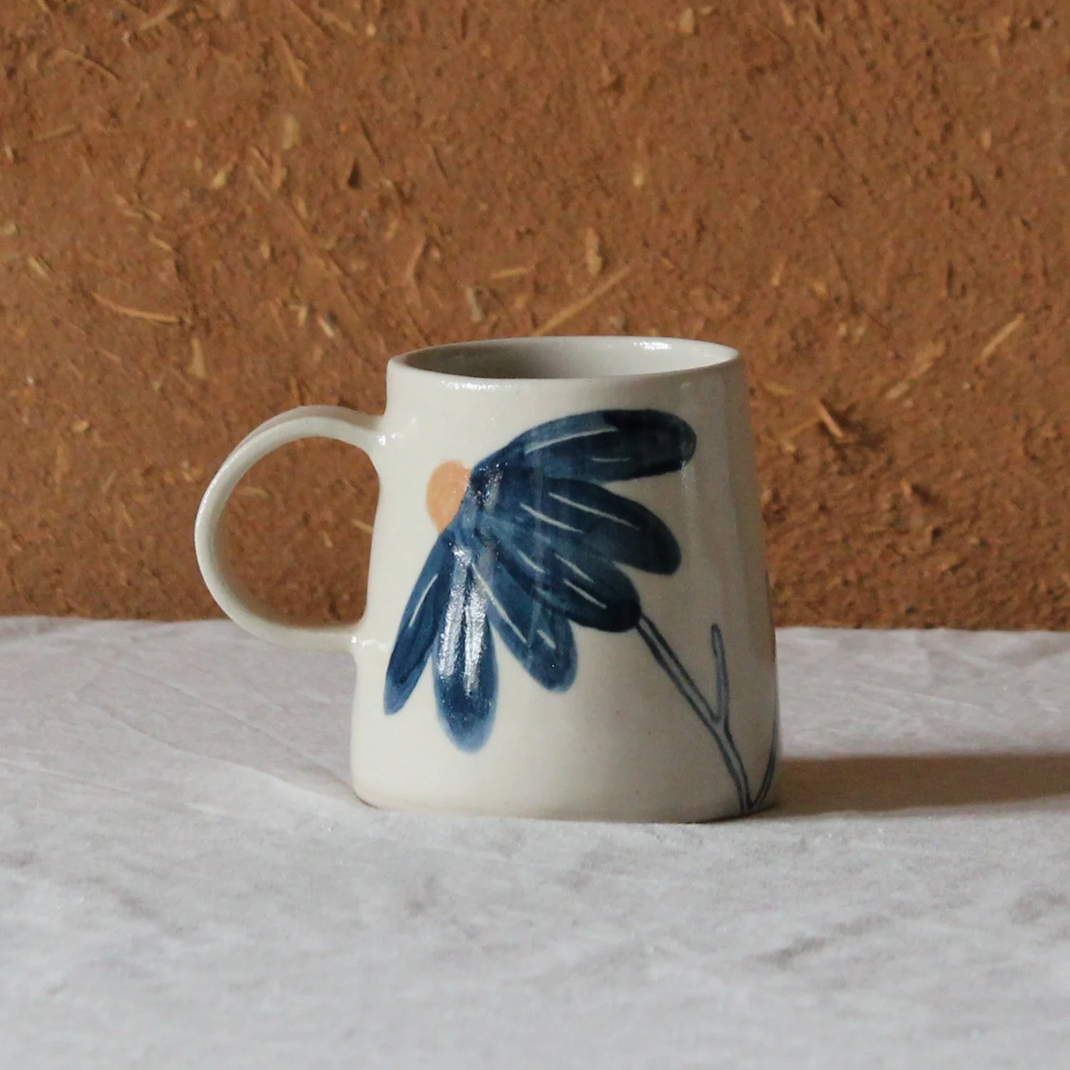tasse-anse-conique-base-large-gres-floral-nanteau-sur-lunain