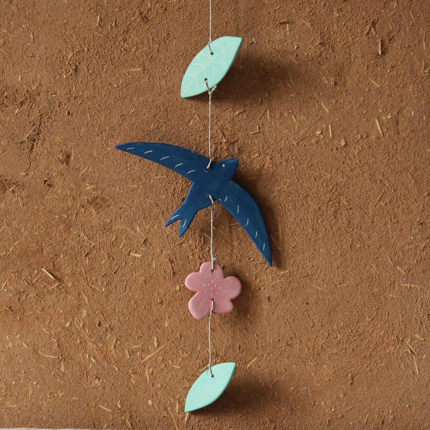Mobile vertical hirondelle, feuilles et fleur- 40 euros