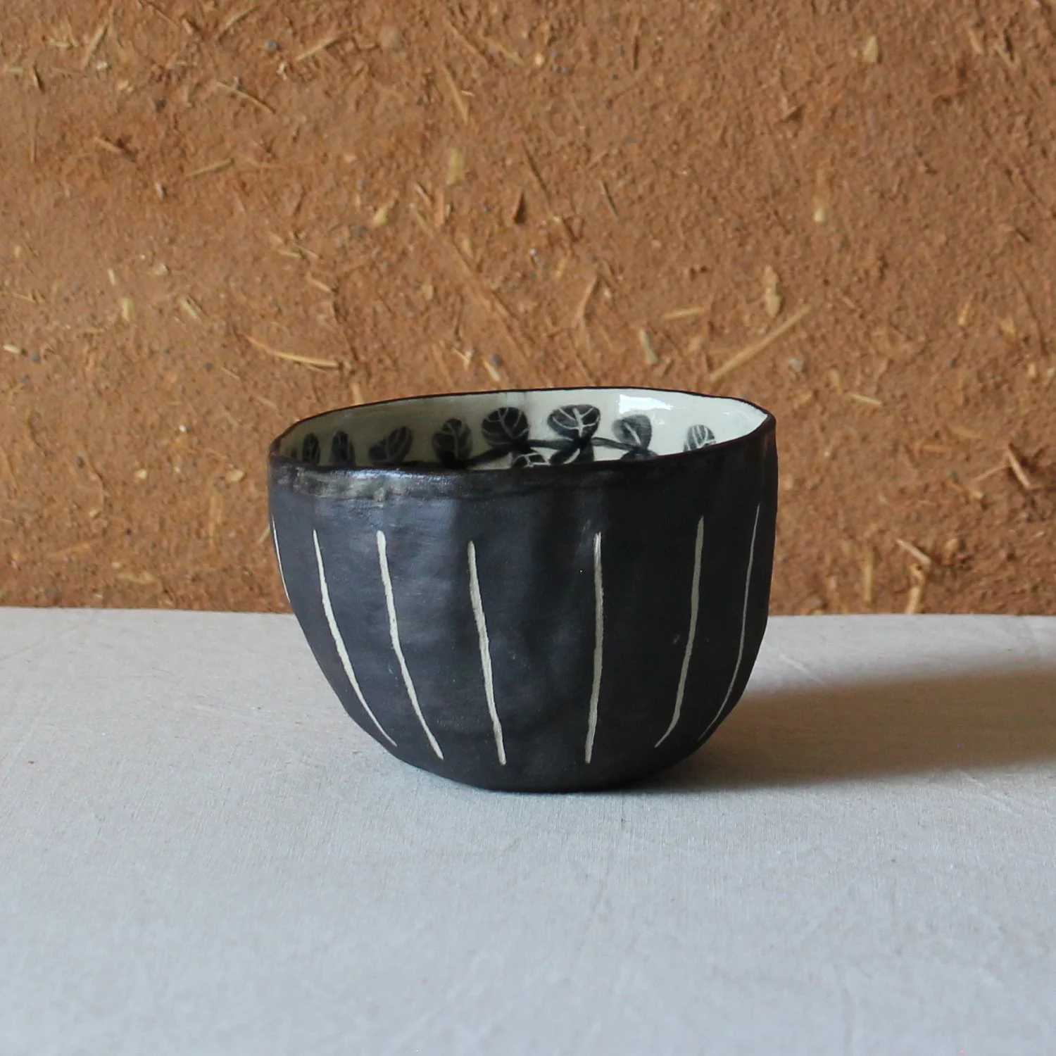petit-bol-gres-sgraffito-rayure-eucalyptus-noir-nanteau-sur-lunain.jpg