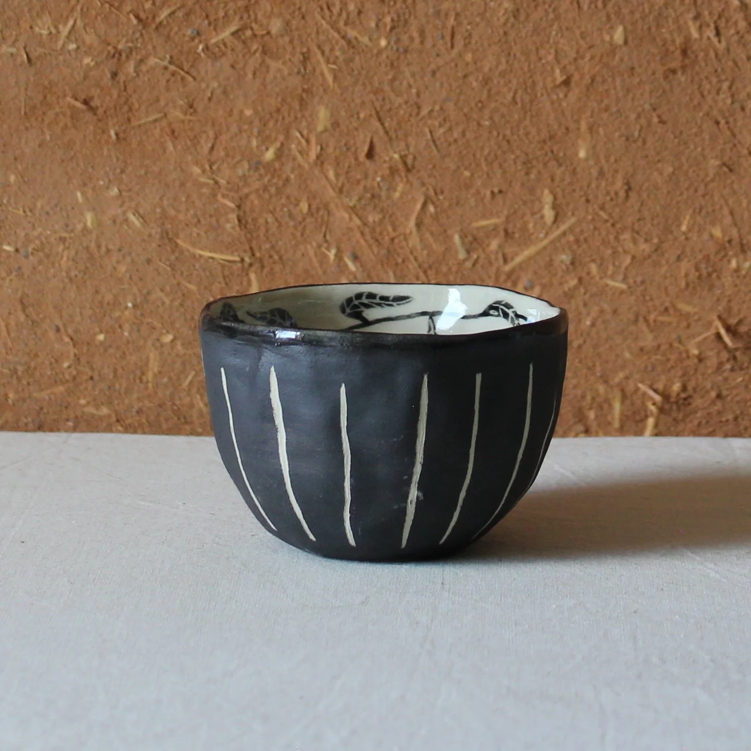petit-bol-gres-sgraffito-rayure-saule-noir-nanteau-sur-lunain.jpg