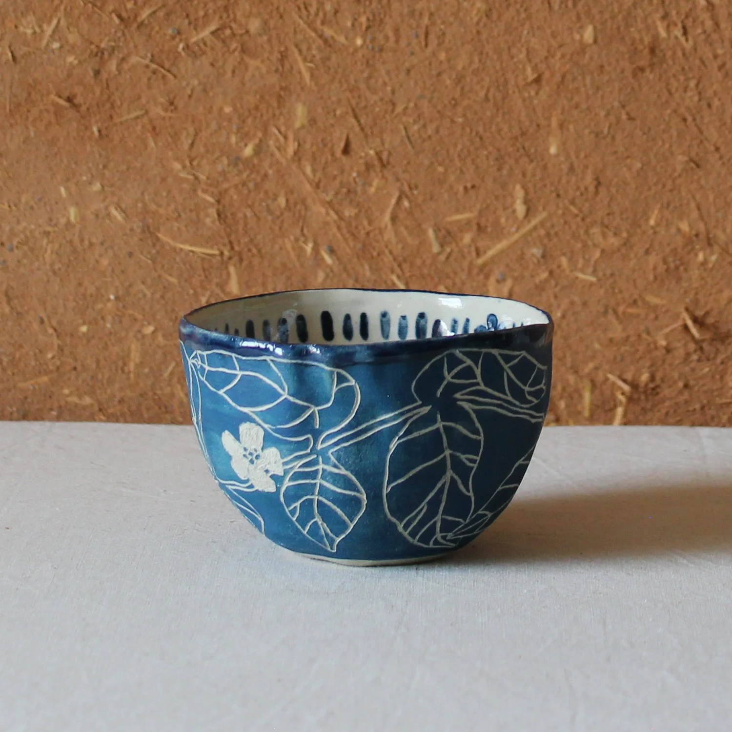 petit-bol-gres-sgraffito-rosier-sauvage-nanteau-sur-lunain-01.jpg