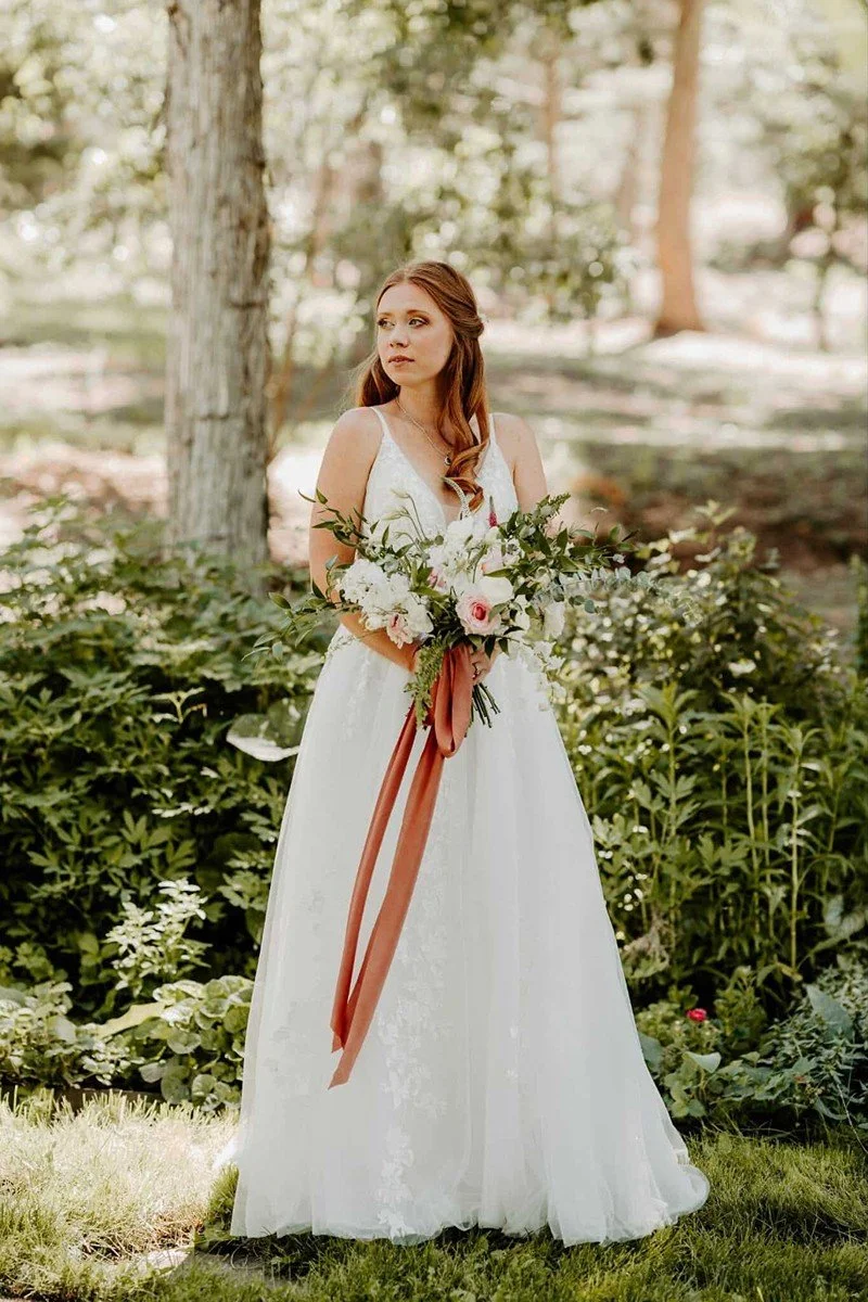 bridal-portrait-with-floral-bouquet.jpg