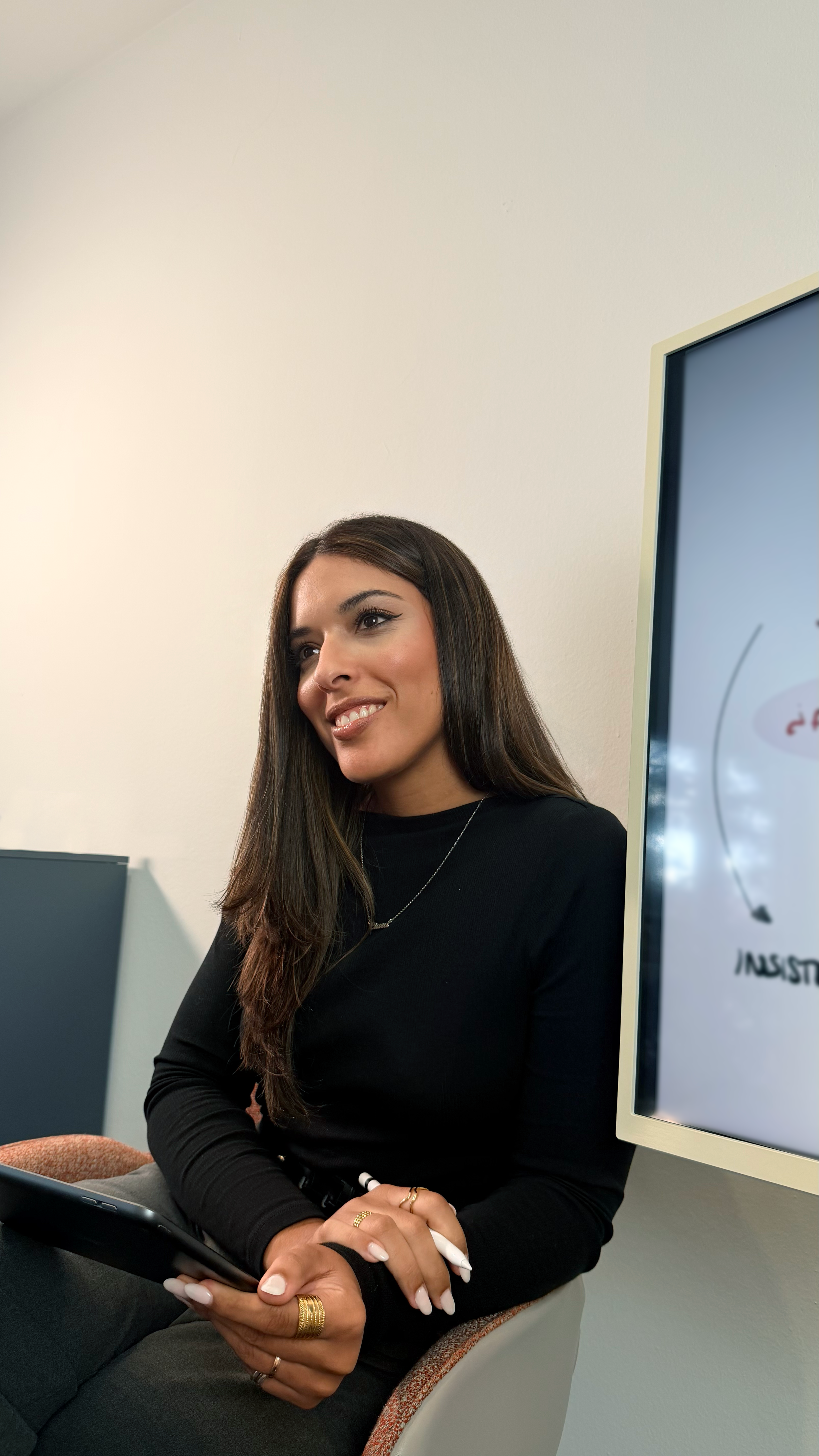 Ainhoa Cascales, psicóloga y psicoterapeuta especializada en salud mental y evaluación psicológica