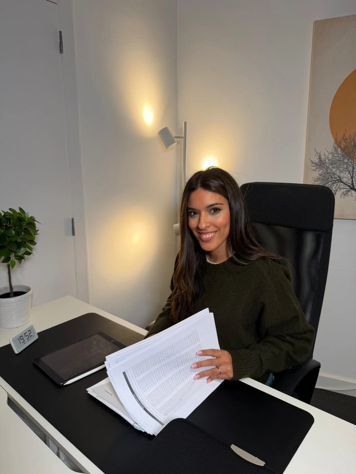 Ainhoa Cascales, psicóloga que ofrece psicoterapia presencial y terapia psicológica online