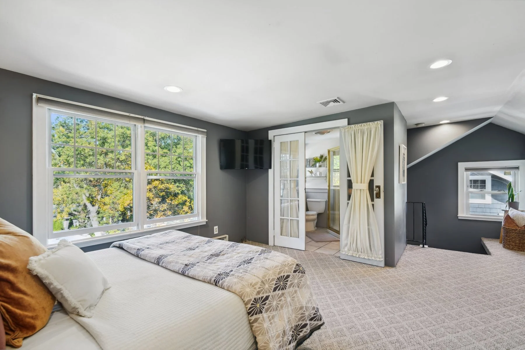 9 Yale Street Maplewood Primary Suite