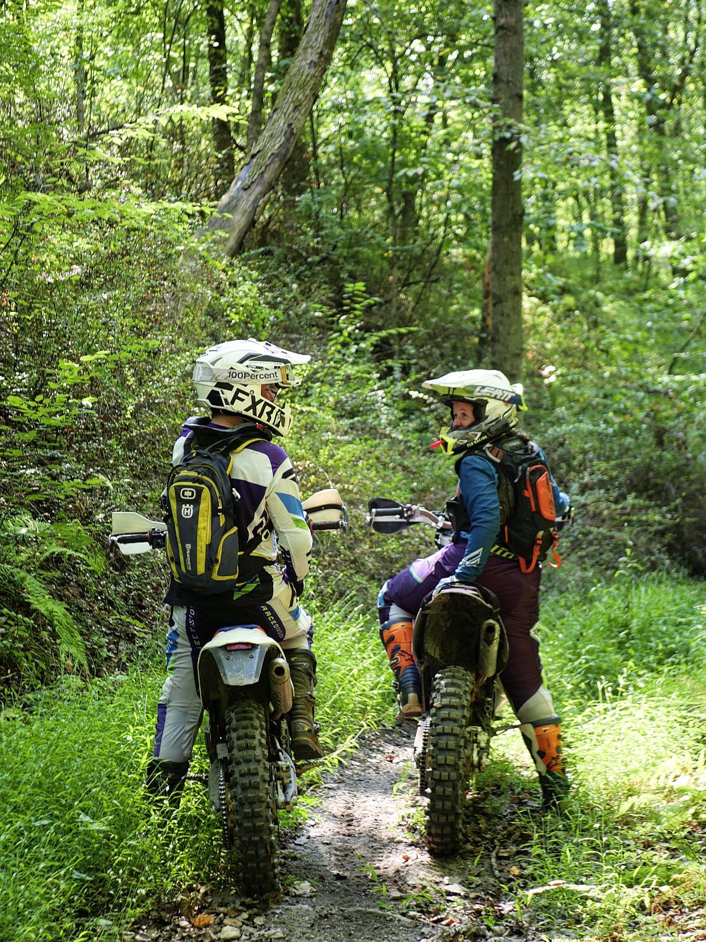 Shoutout to the friends you've made on two wheels! Tag a friend you met thru dirtbikes! 🫶 

📸: @marquetsarah