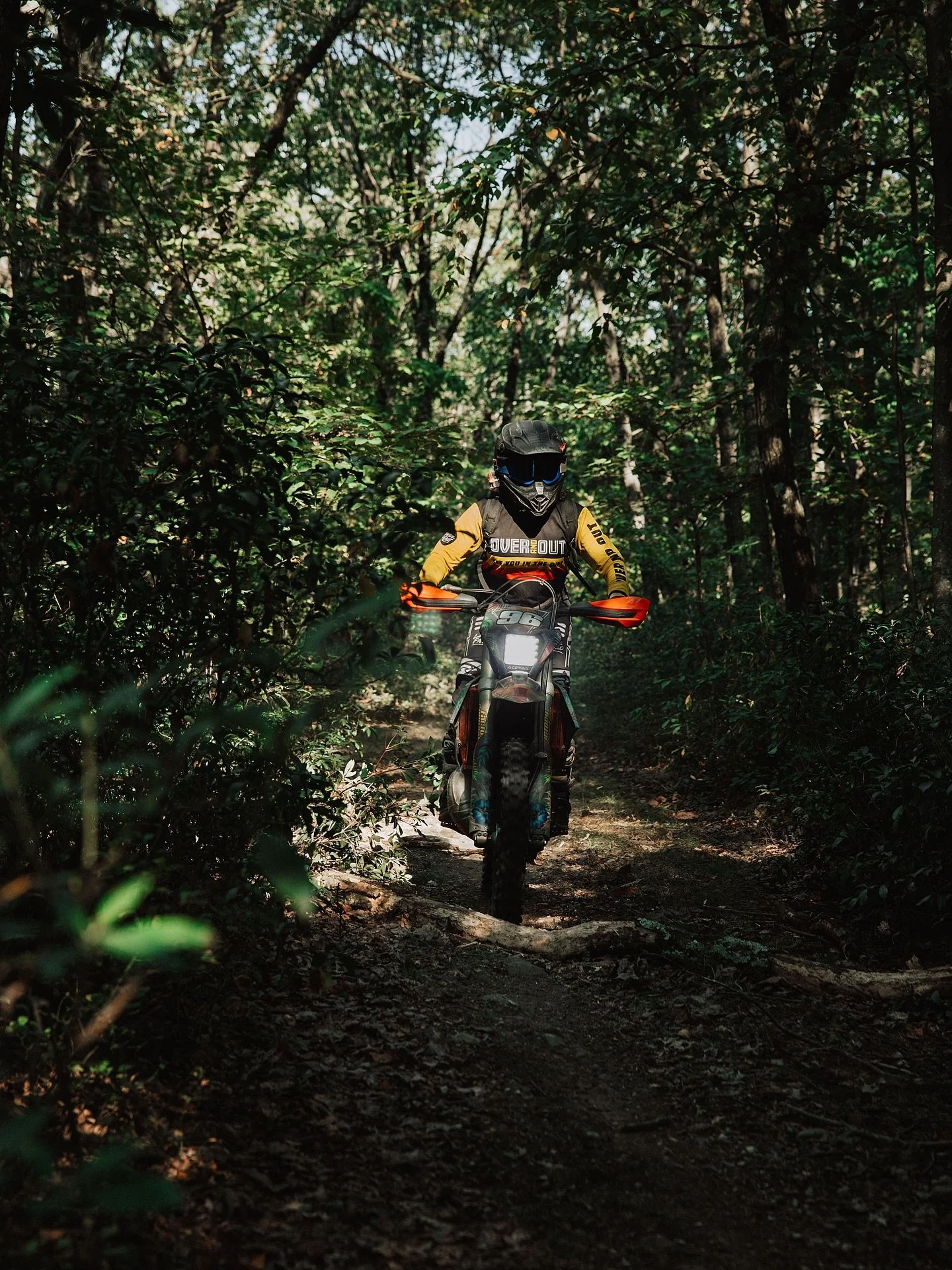 Can't wait to see the woods at their best. Summer can&rsquo;t come fast enough! ❤️&zwj;🔥

📸: @camilledaugherty_ 

#womenwhoride #dirtbikegirls #girlsthatride #dirtbikesforlife #motocamping