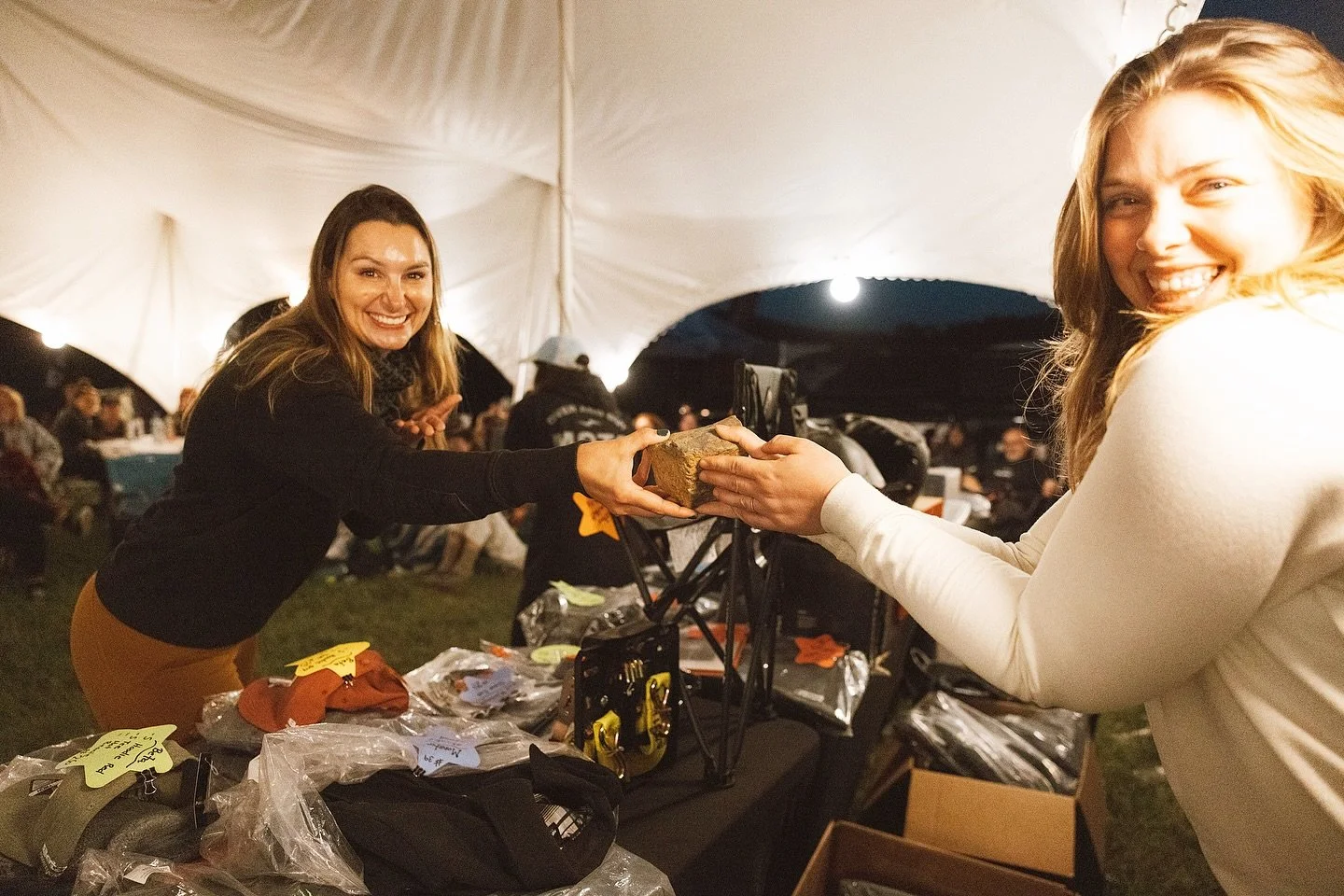 Saturday night raffle at the women&rsquo;s campout is always a damn BLAST!💥 

We top off the best weekend of the year with laughs, crew antics, funny challenges, cartwheels? 🫠 and giving away epic prizes from our sponsors and friends! 🫶

Every att