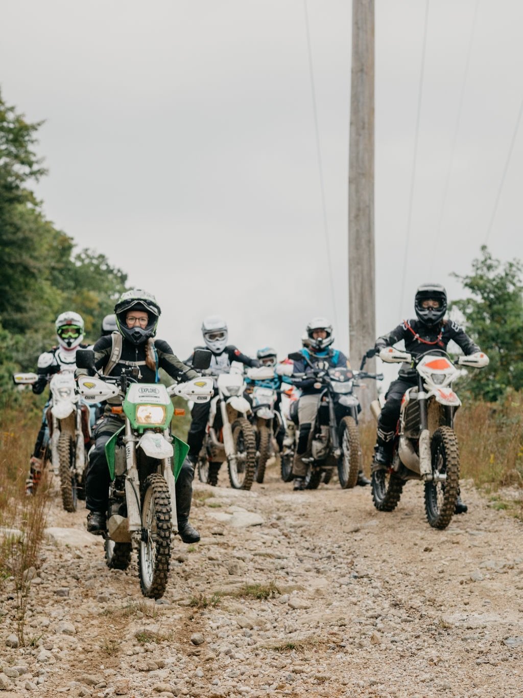 Trail friends stick together! 🫶 It&rsquo;s one of the best things about riding dirt - you ride as a pair, a pack, and a community! We can&rsquo;t wait to ride with YOU!

#overandoutmoto #dirtbikegirl #dirtbikesarecool #endurogirl #offroadmoto