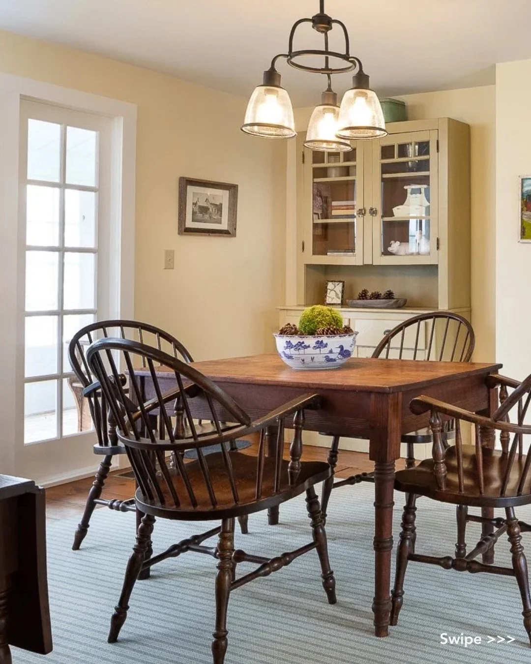 🌷 Soon enough, there&rsquo;ll be fresh flowers from the garden on our tables.

It&rsquo;s been a rainy and grey week here in Southern Vermont but the wide plank wood floors in this dreamy Vermont farm home have probably seen a hundred mud seasons or