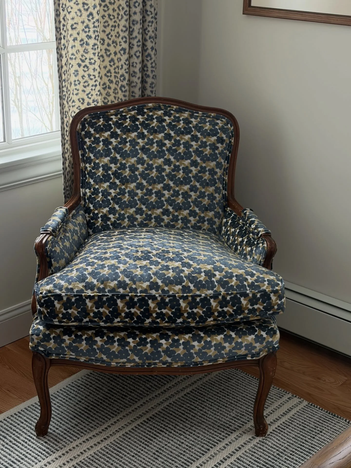 She just needed a new outfit for Spring. 💁🏻&zwj;♀️ Swipe for the before.

This berg&egrave;re came to me in a faded cream floral, perfectly fine but I just knew she had the potential be a knockout piece in this bedroom transformation. 

I love @sto