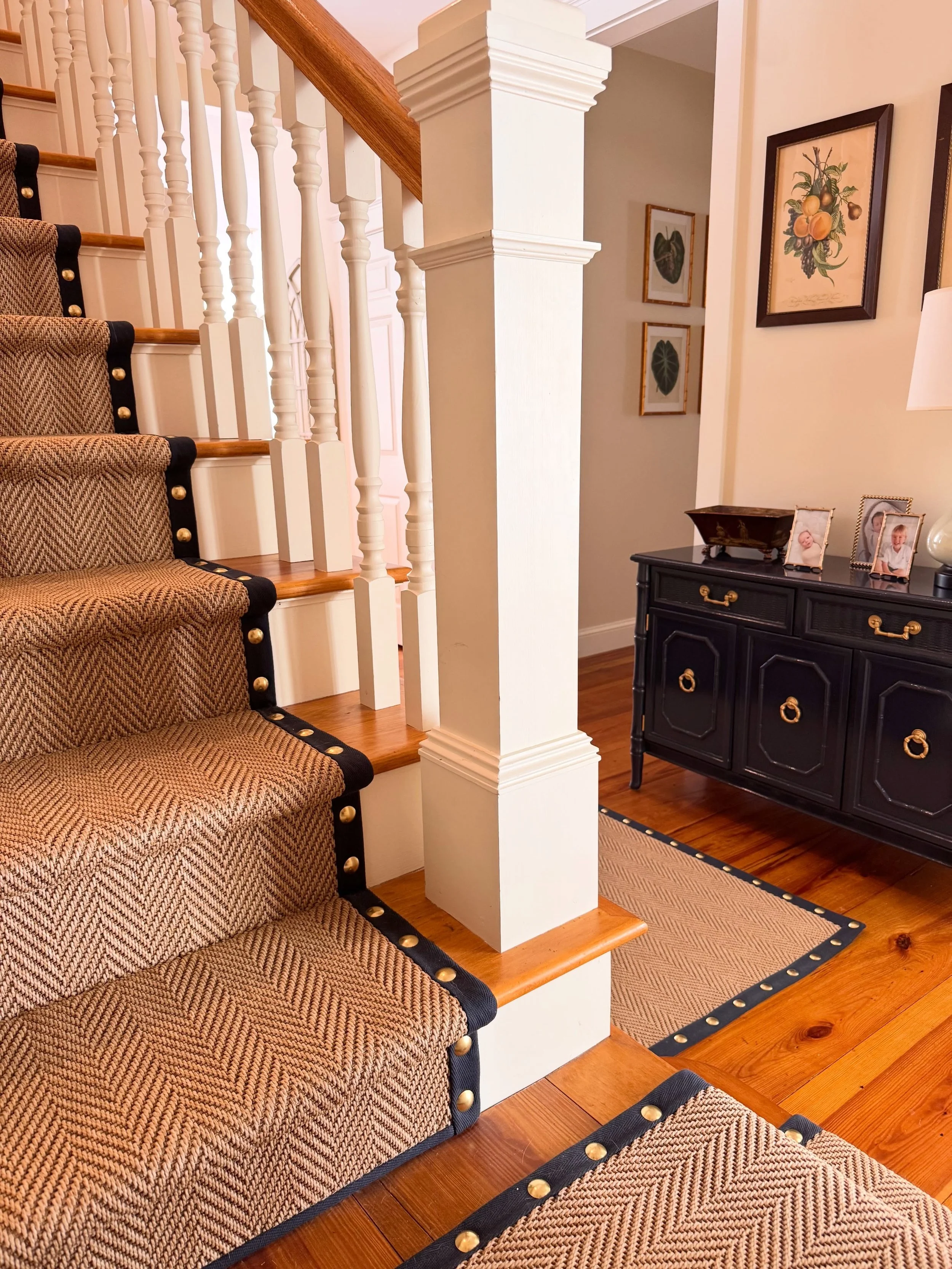 This runner&rsquo;s a STUNNER. 🖤

I guarantee the oohs and ahhs from visitors on this one. Custom sisal in a herringbone weave, navy cotton binding, brass nailheads &mdash; it&rsquo;s gorgeous.&nbsp;

Sisal gets a rap for being delicate but this ind